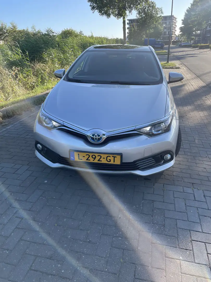 Toyota Auris 1.8 Hybrid Trend Gris - 2