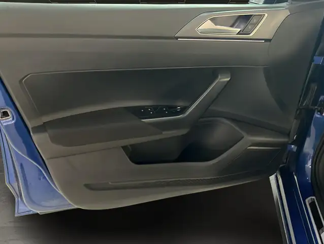 Volkswagen Polo view 6