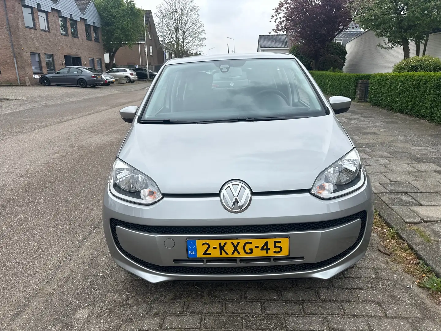 Volkswagen up! 1.0 move up! Gris - 2