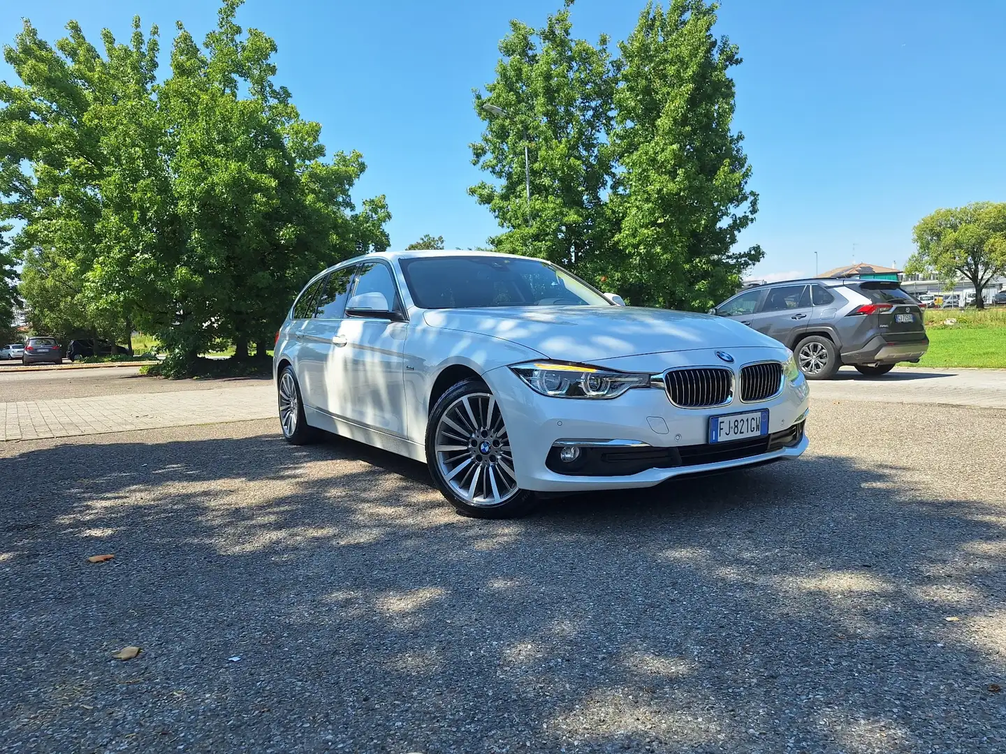BMW 320 320d Touring Luxury auto - 1