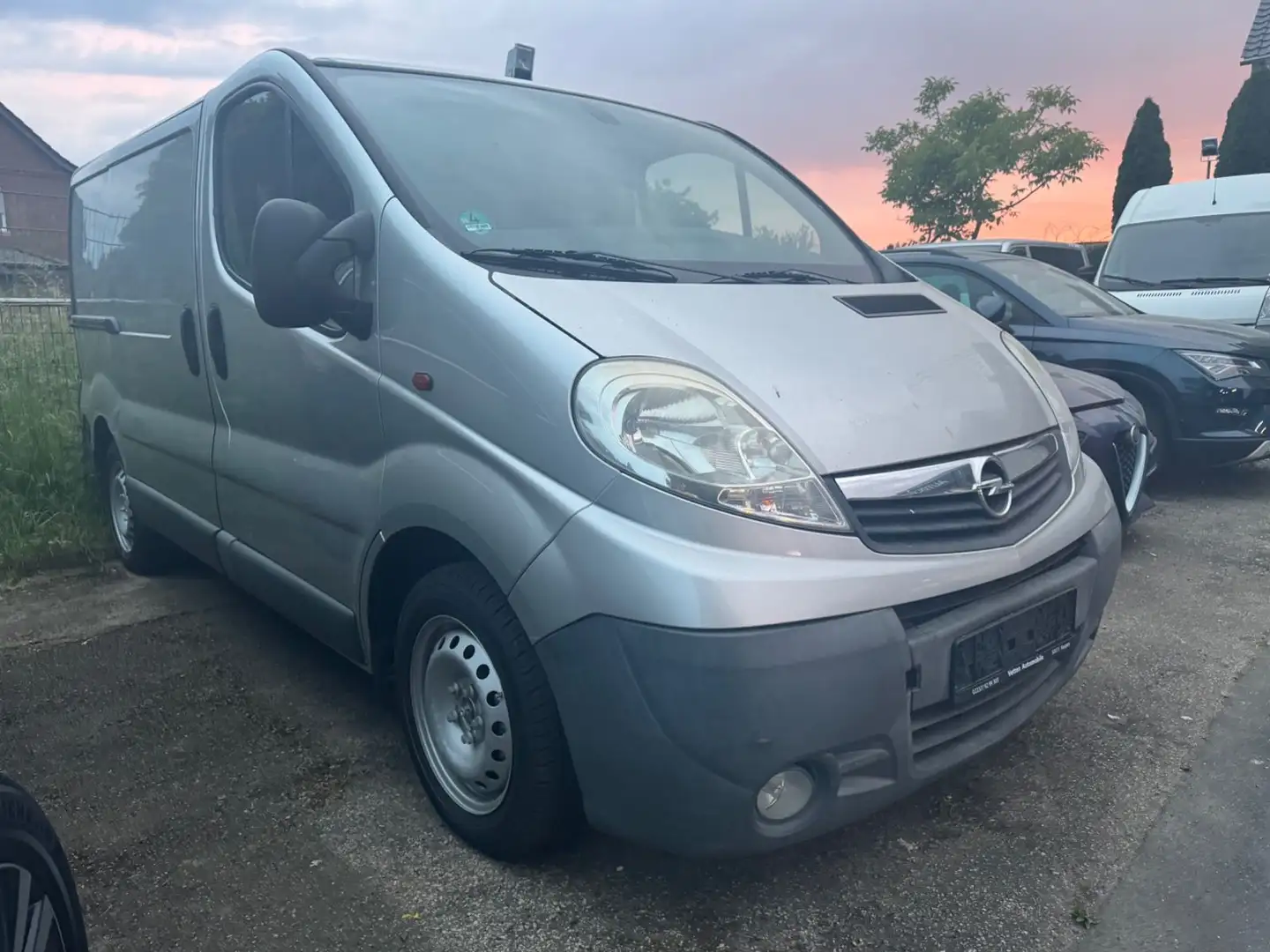 Opel Vivaro Kasten/Kombi Kasten L1H1 2,7t 1.HD/AHK/TÜ Plateado - 2