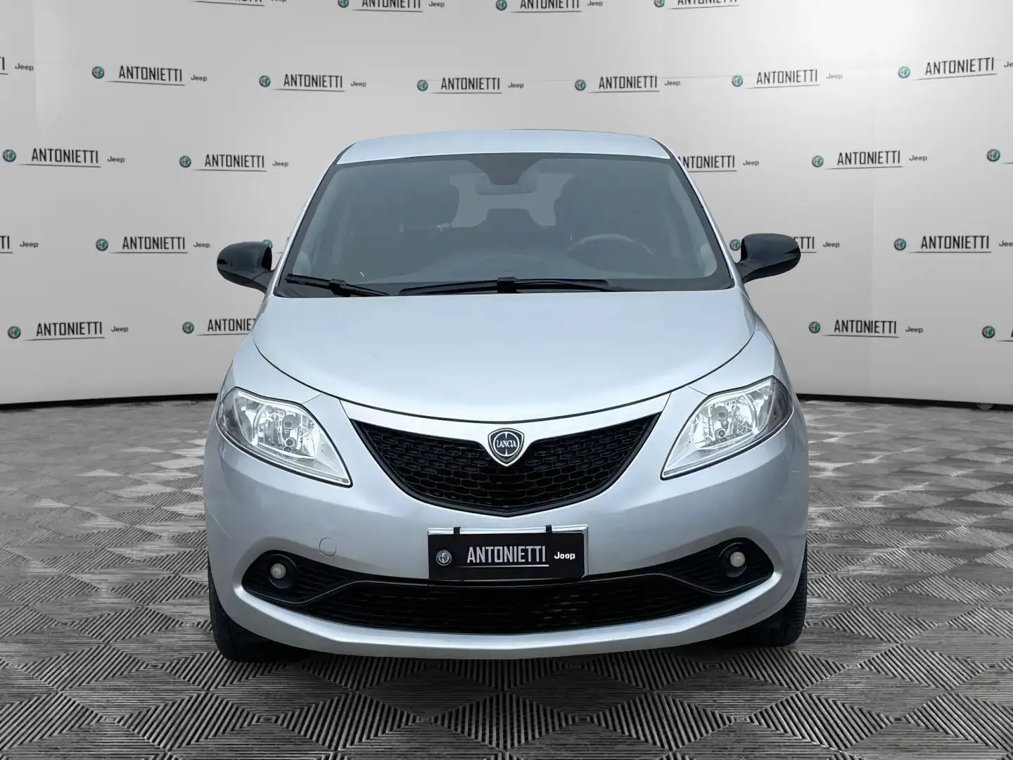 Lancia Ypsilon Ypsilon 1.0 FireFly 5 porte S&S Hybrid Ecochic Go Argento - 2