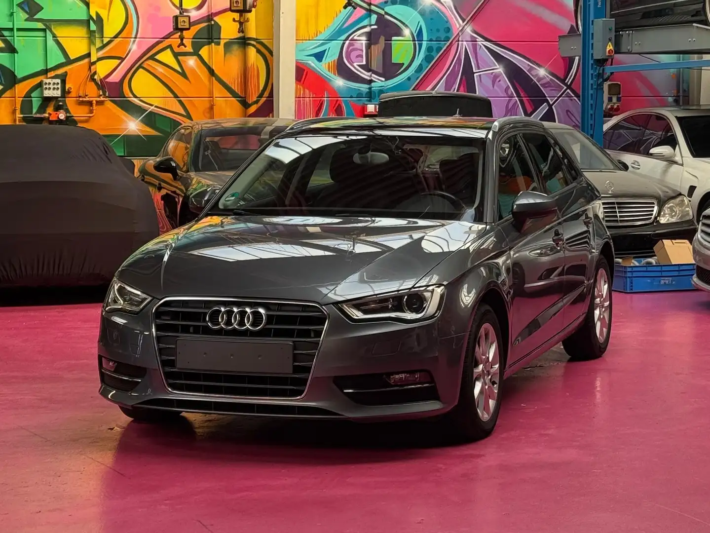 Audi A3 1.6 TDI *TÜV*XENON*PDC*NAVI* Šedá - 1