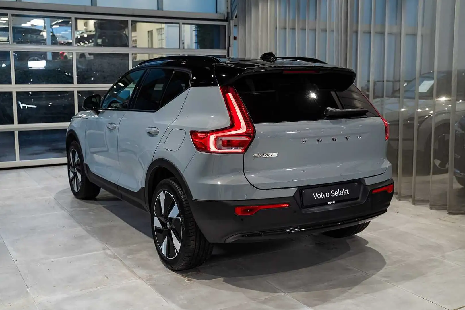 Volvo EX40 Plus Twin Motor Performance Gris - 2