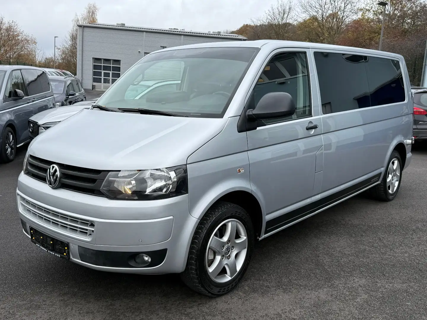 Volkswagen T5 Caravelle lang 7Sitzer AHK GRA Klima SHZ PDC Silber - 2