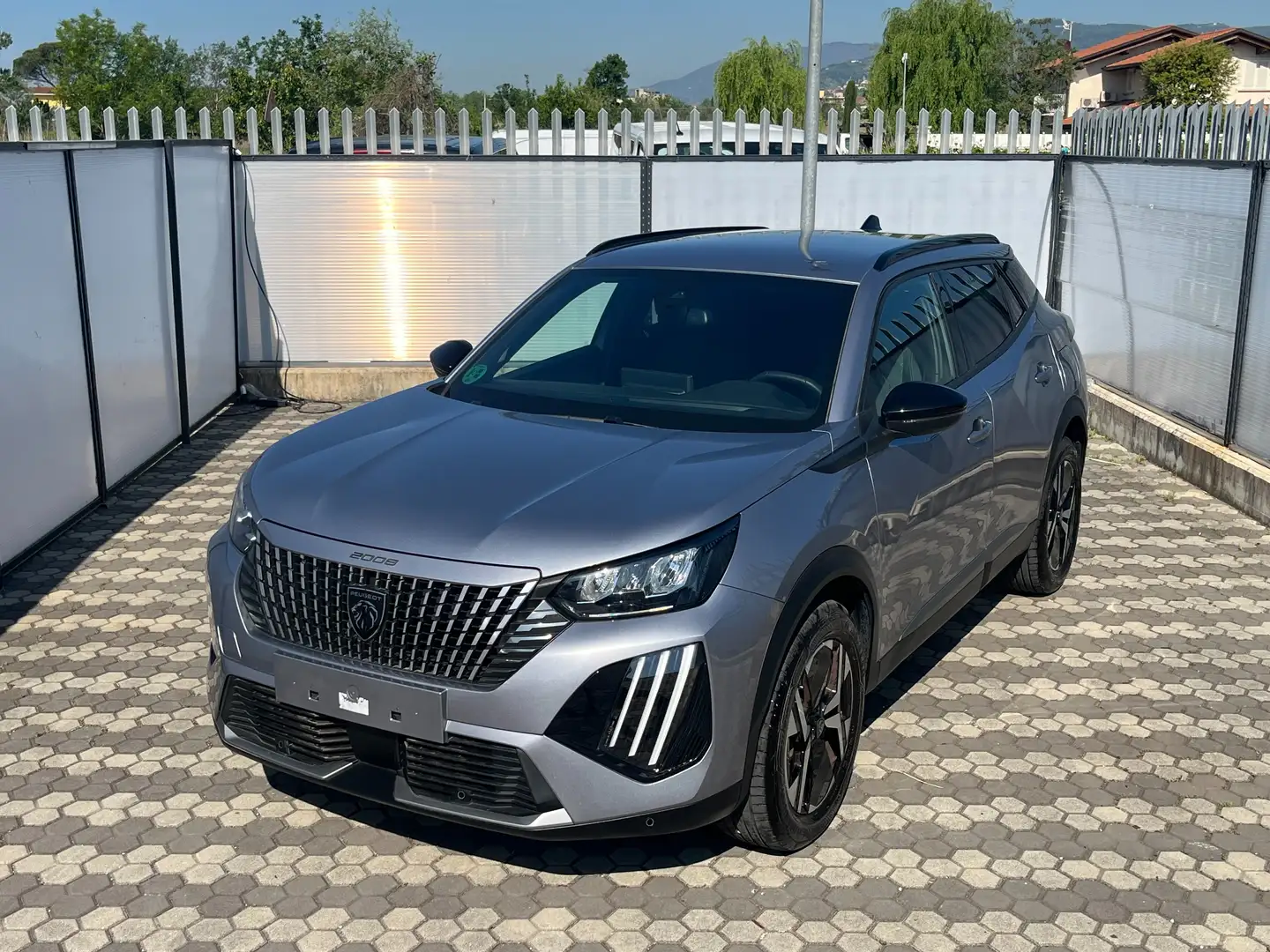 Peugeot 2008 1.2 puretech Allure Pack s Gris - 1