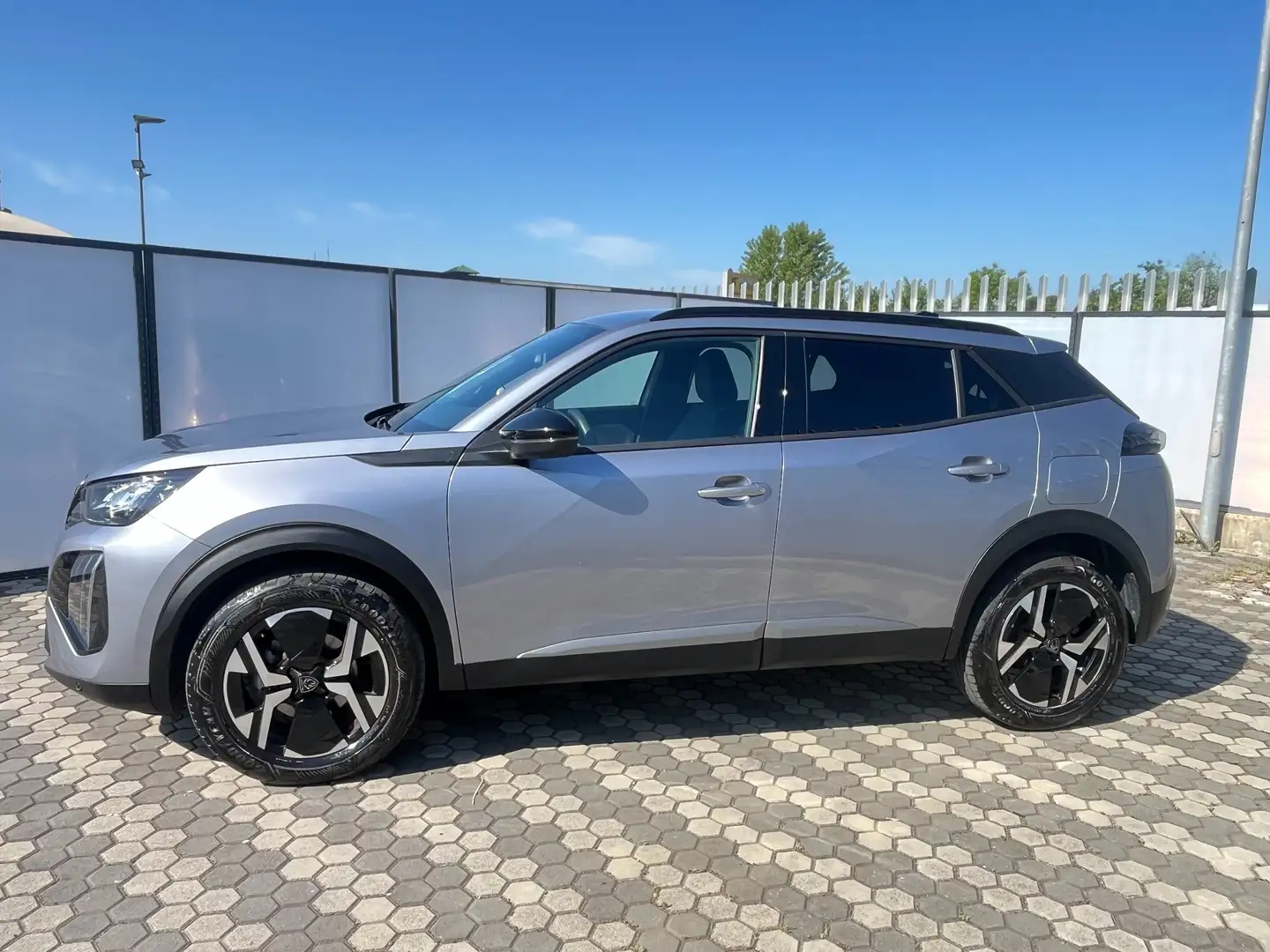 Peugeot 2008 1.2 puretech Allure Pack s Gris - 2