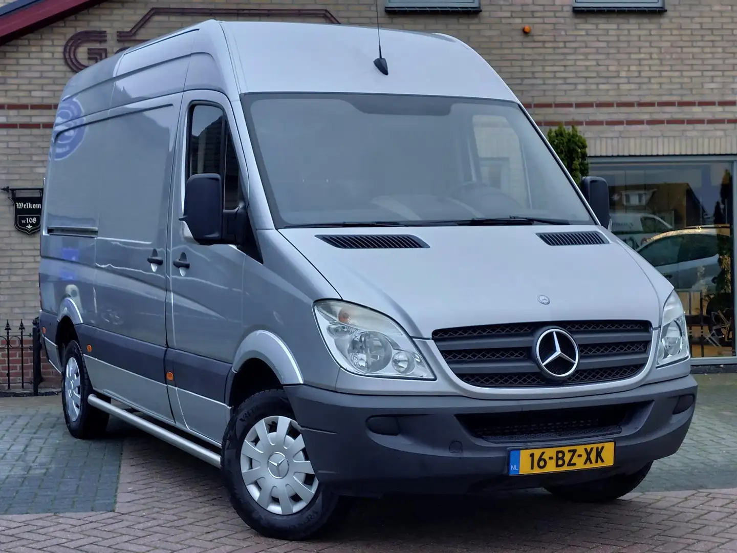 Mercedes-Benz Sprinter 211 L2H2 | Airco | Cruise control | Trekhaak | NAP Zilver - 2
