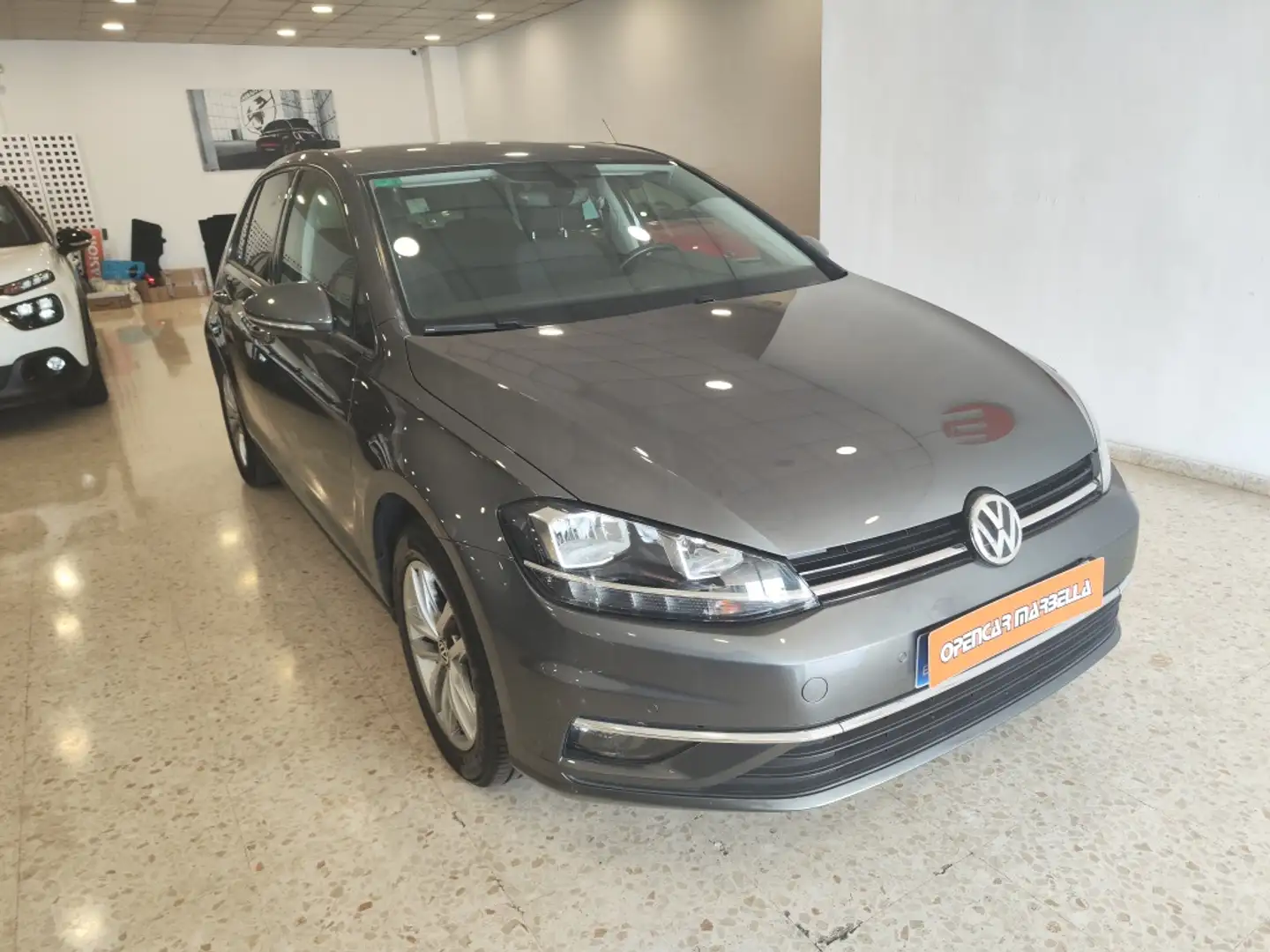 Volkswagen Golf 1.0 TSI Advance 85kW Gris - 1
