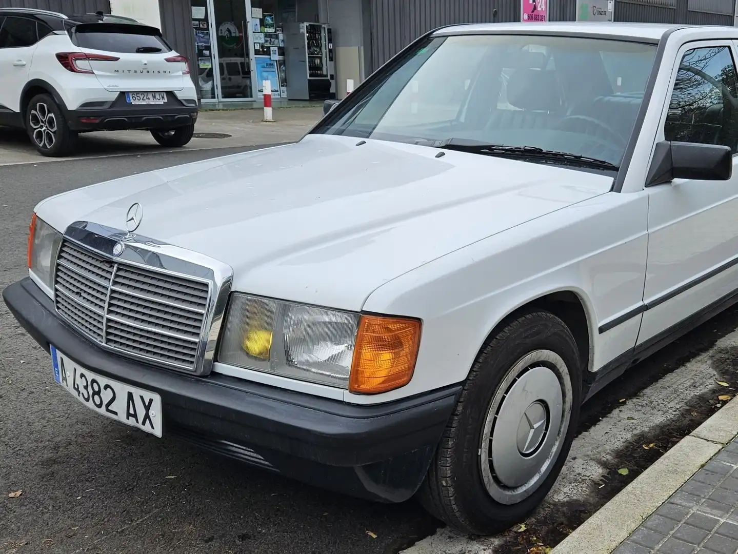 Mercedes-Benz 190 190E 2.0 Білий - 1