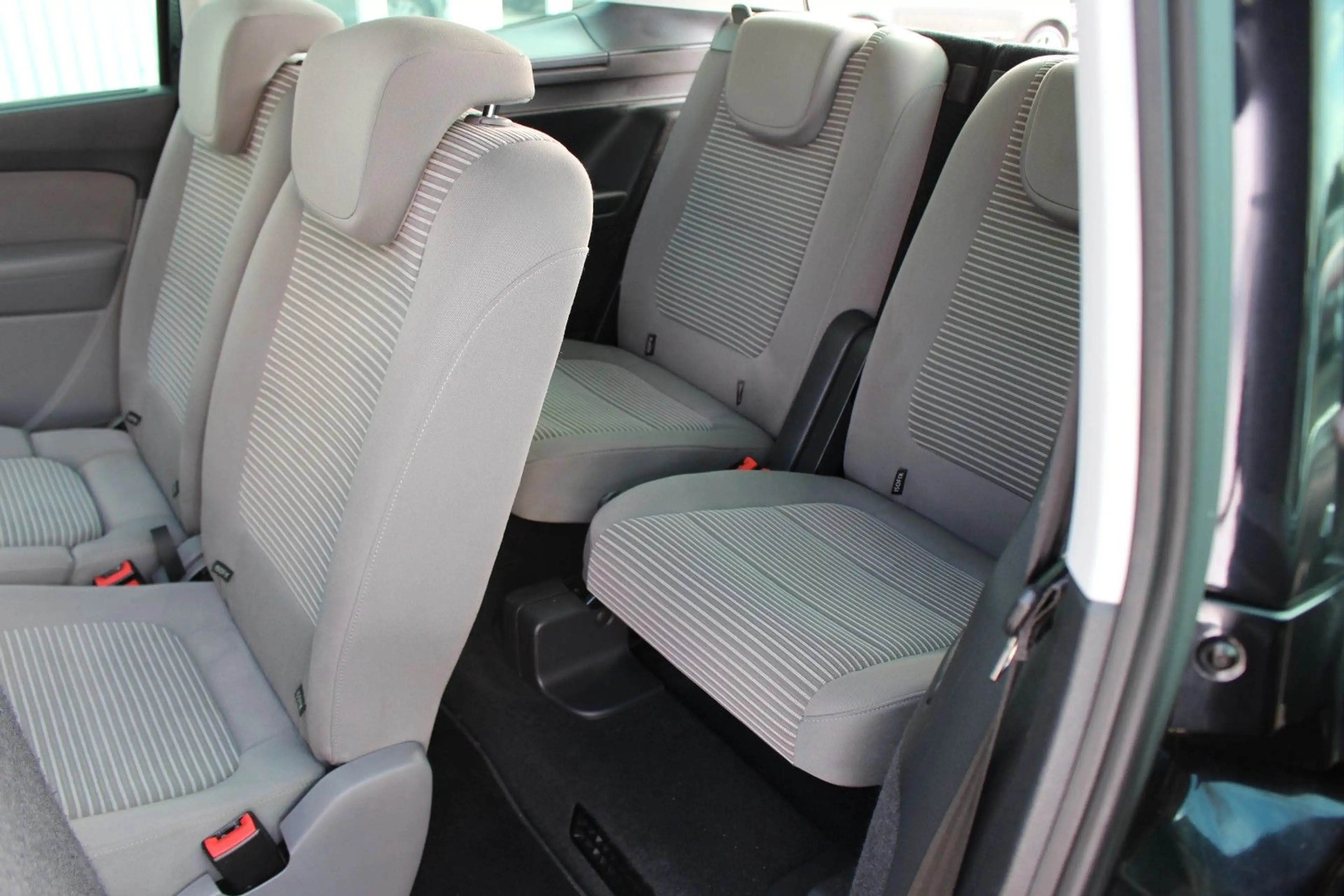 SEAT Alhambra Style 2.0 TDI Auto.+7Sitzer+Navi+Kamera — photo 13