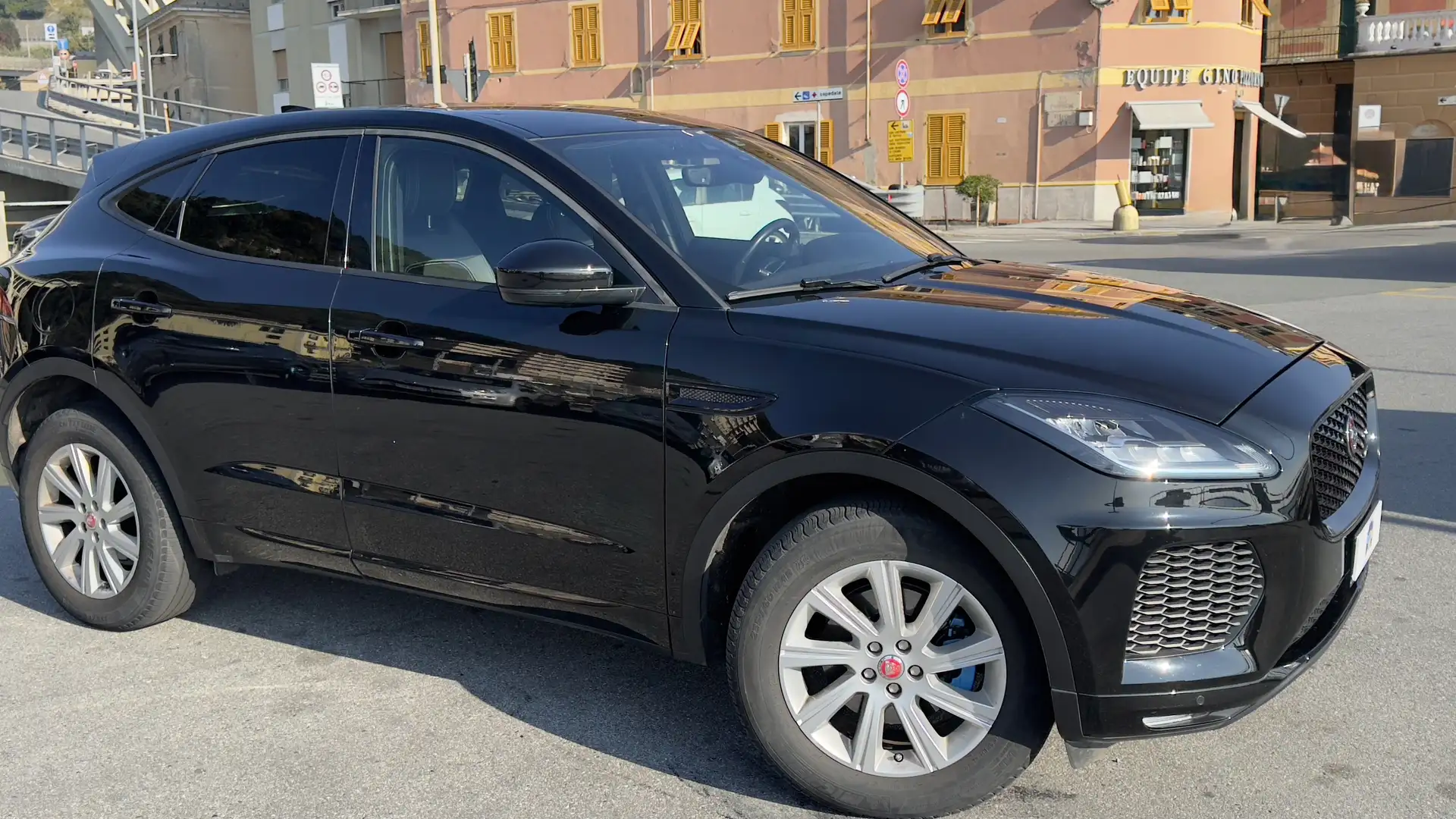 Jaguar E-Pace 2.0d i4 R-Dynamic S awd 150cv autom. Noir - 2