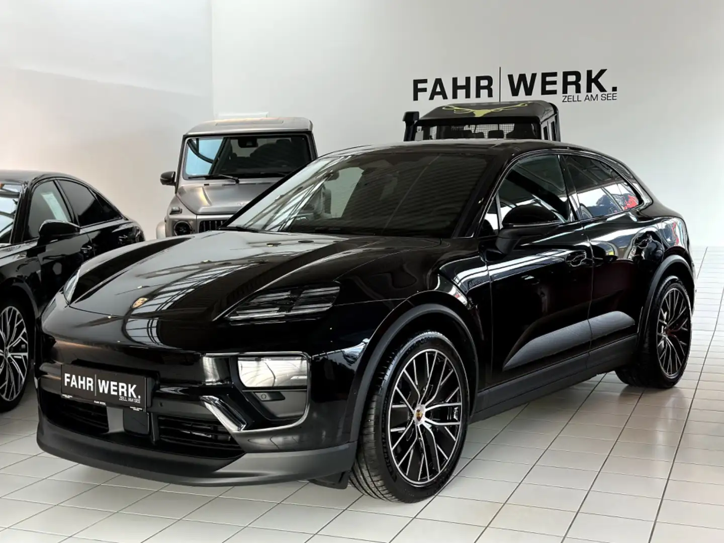 Porsche Macan 4 *Panoramadach* *Beifahrerdisplay* *AHK* *Sitzbe Schwarz - 1