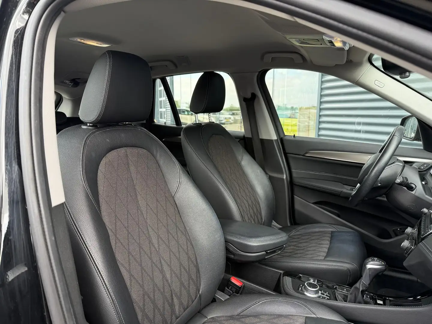 BMW X1 xDrive25e xLine PLug in Hybrid 220 pk | PHEV | Nav Negro - 1