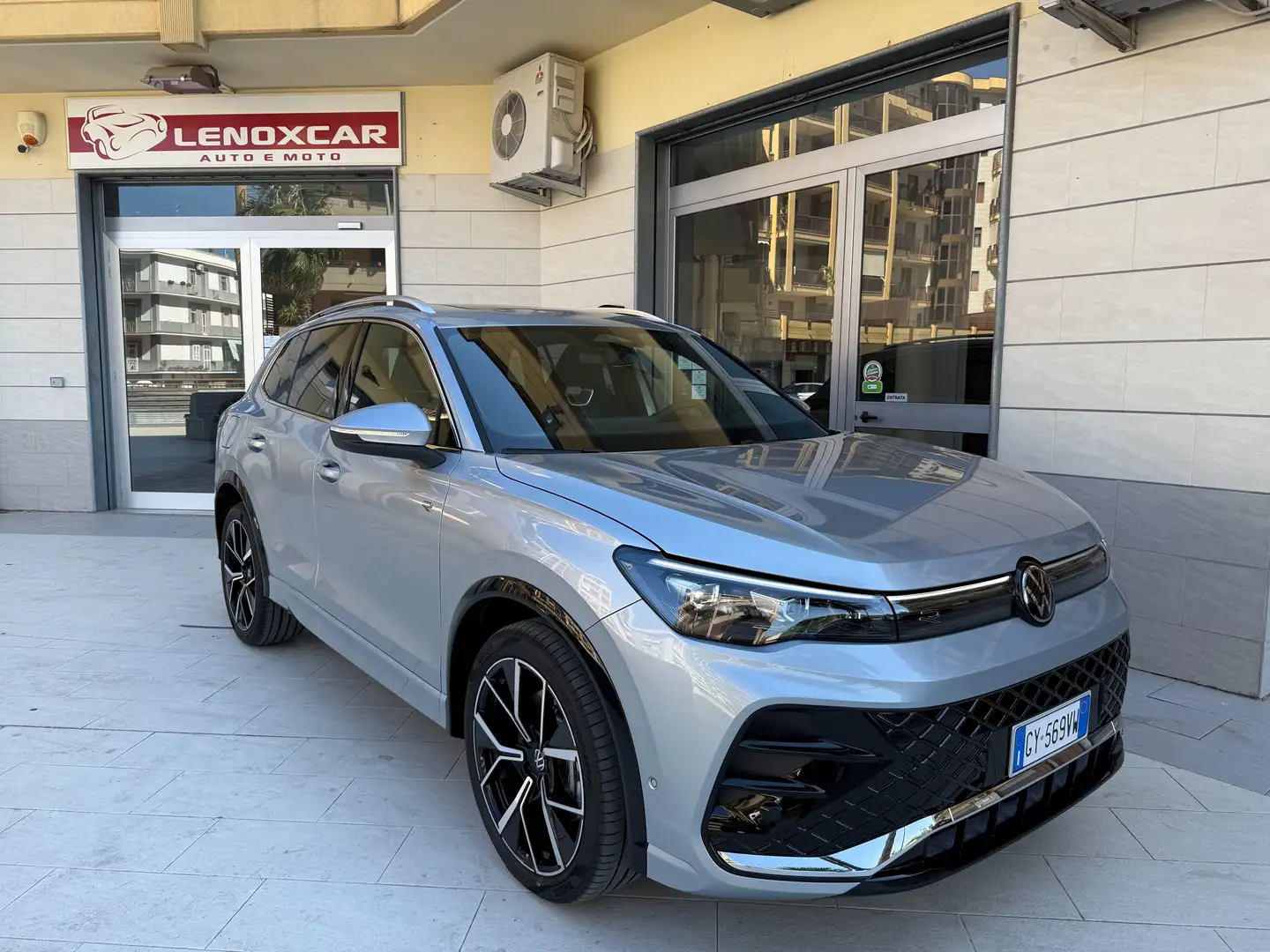 Volkswagen Tiguan 2.0 tdi R-Line Plus 150cv dsg Argento - 2