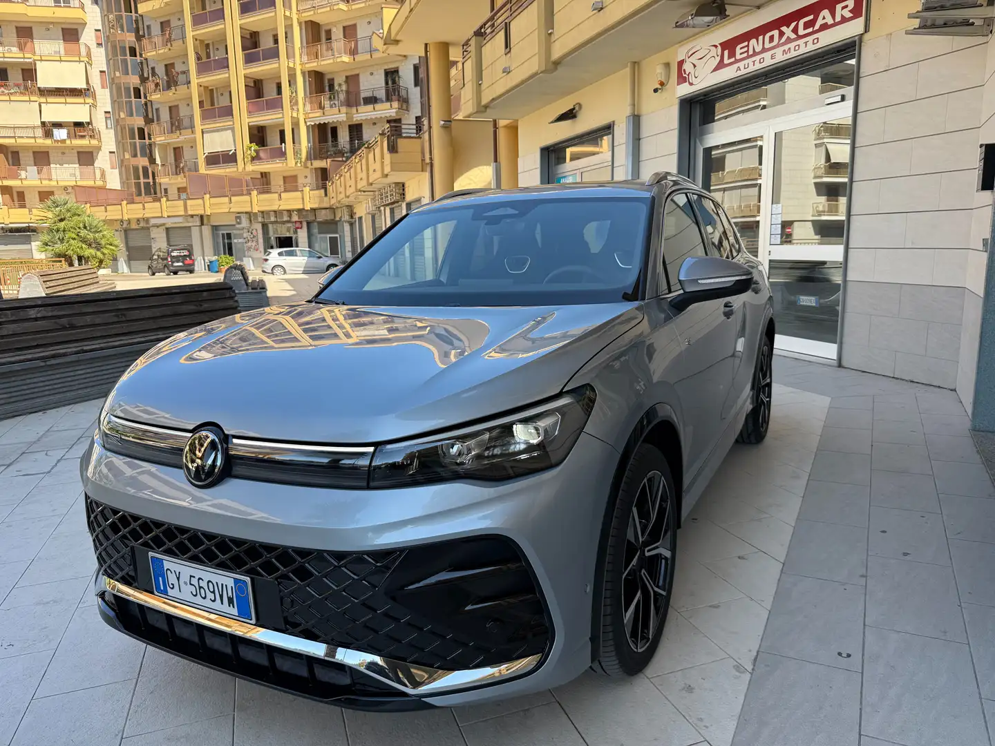 Volkswagen Tiguan 2.0 tdi R-Line Plus 150cv dsg Argento - 1