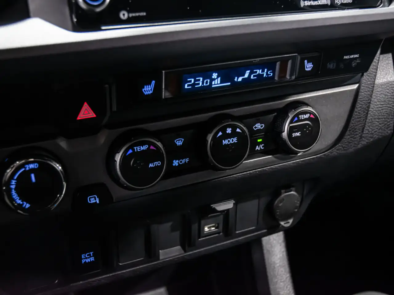 Toyota Tacoma снимка Toyota Tacoma