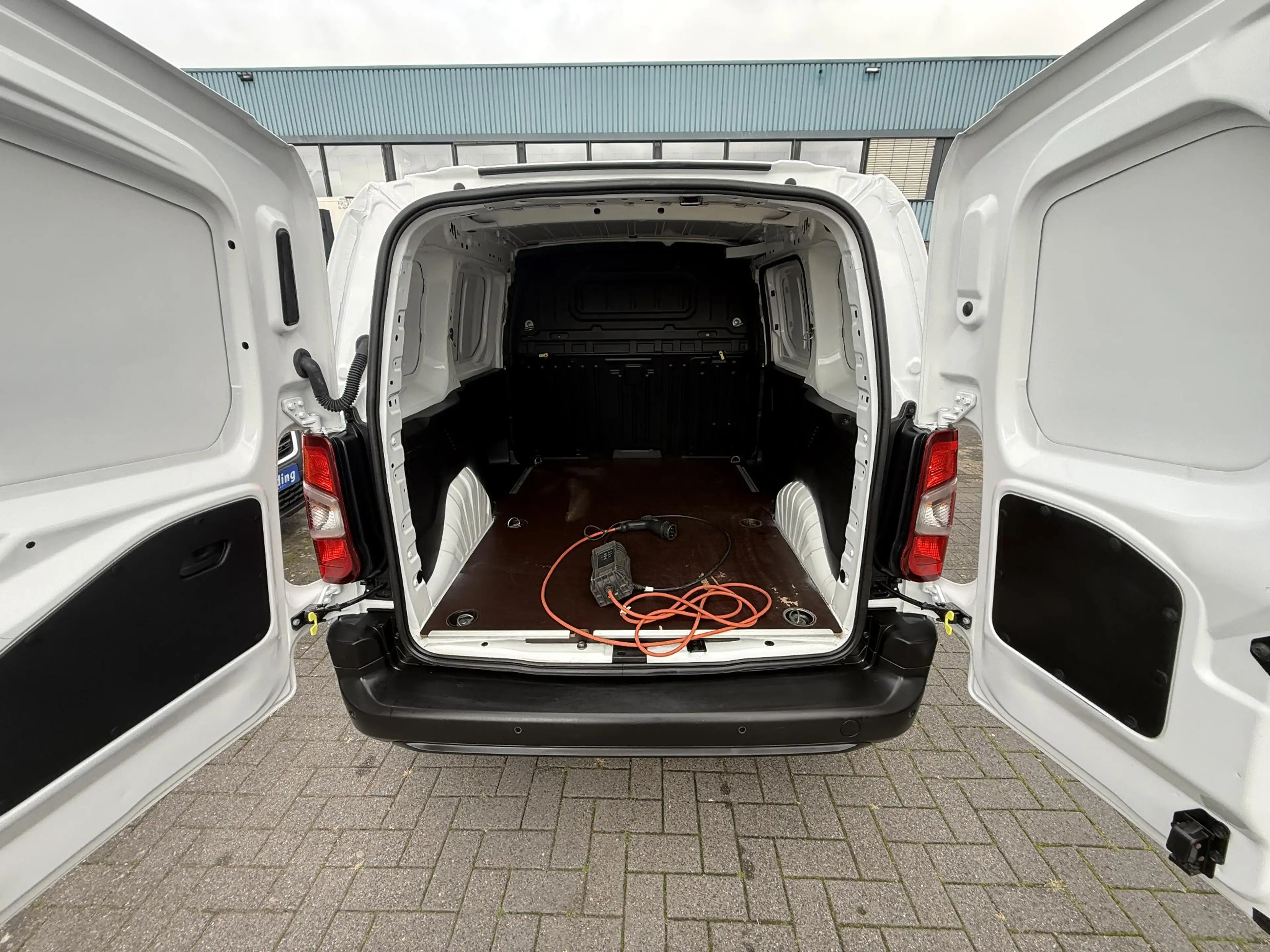 Citroen Berlingo ë-Berlingo Club 50 kWh 3 Zitplaatsen Climate Contr — photo 10
