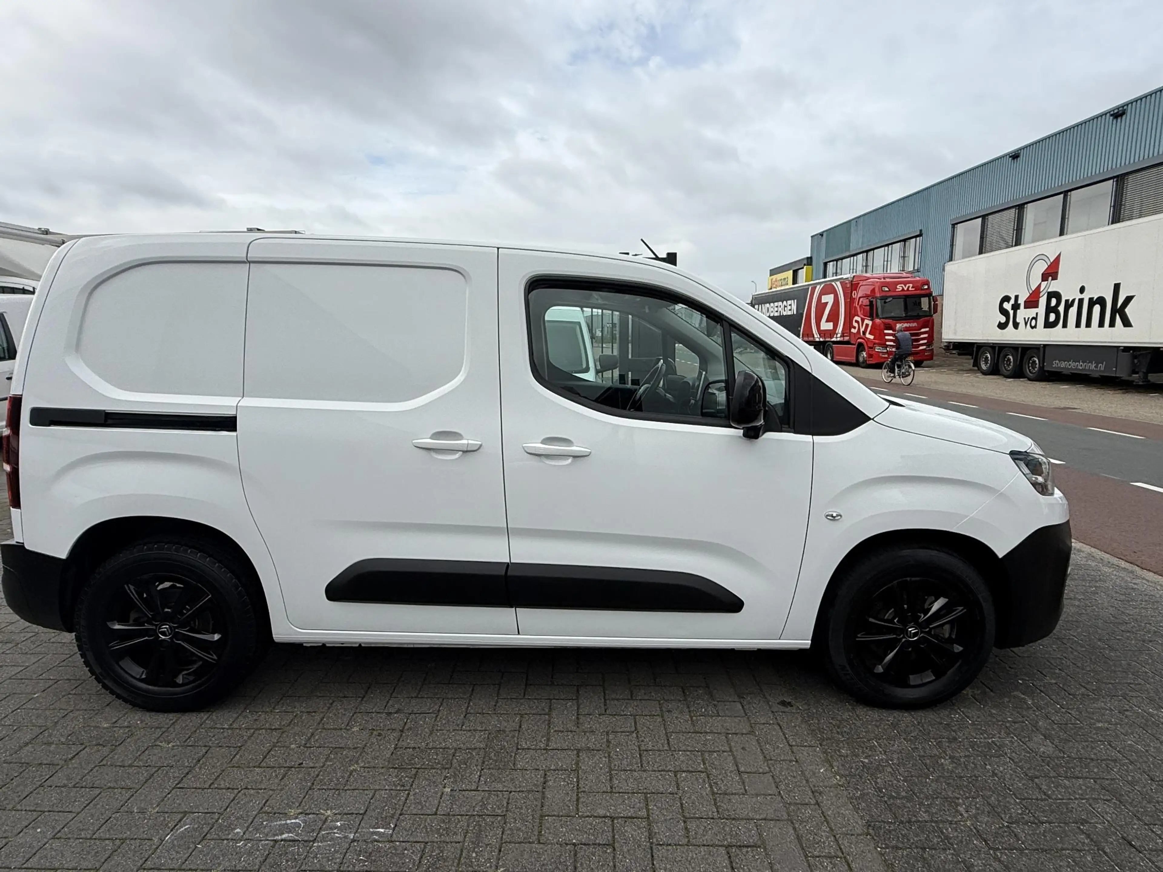 Citroen Berlingo ë-Berlingo Club 50 kWh 3 Zitplaatsen Climate Contr — photo 2