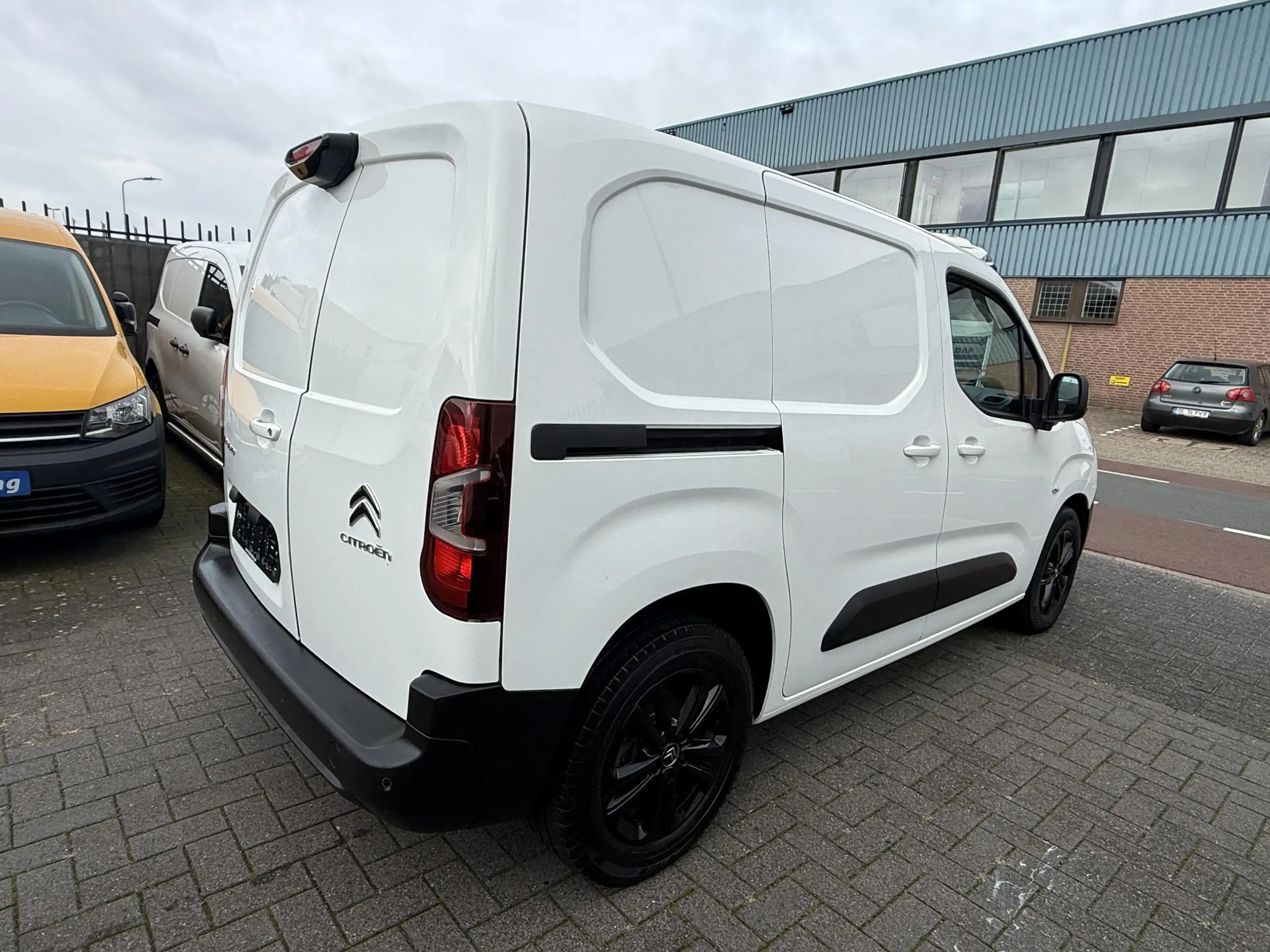 Citroen Berlingo ë-Berlingo Club 50 kWh 3 Zitplaatsen Climate Contr — photo 13