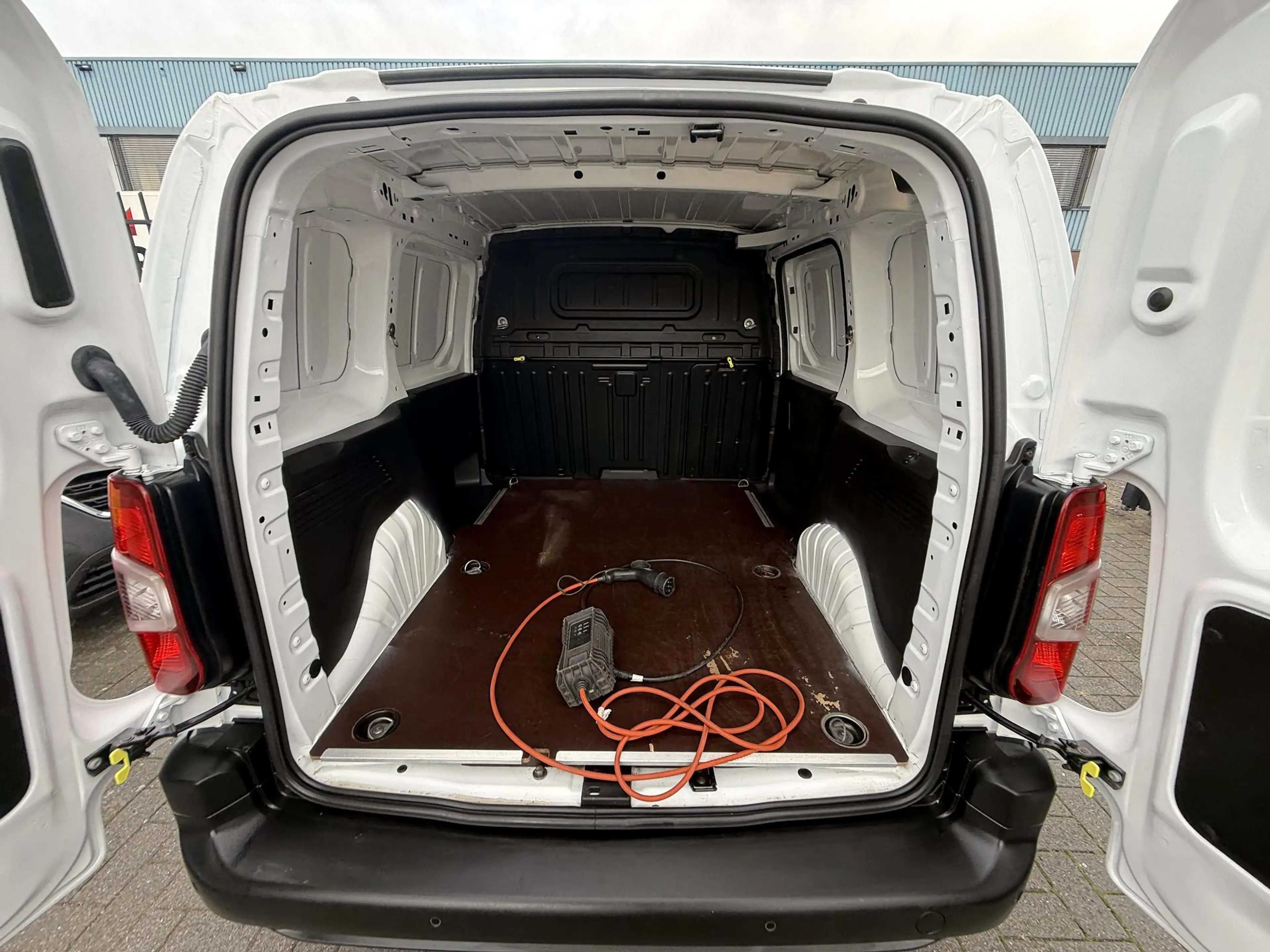 Citroen Berlingo ë-Berlingo Club 50 kWh 3 Zitplaatsen Climate Contr — photo 9