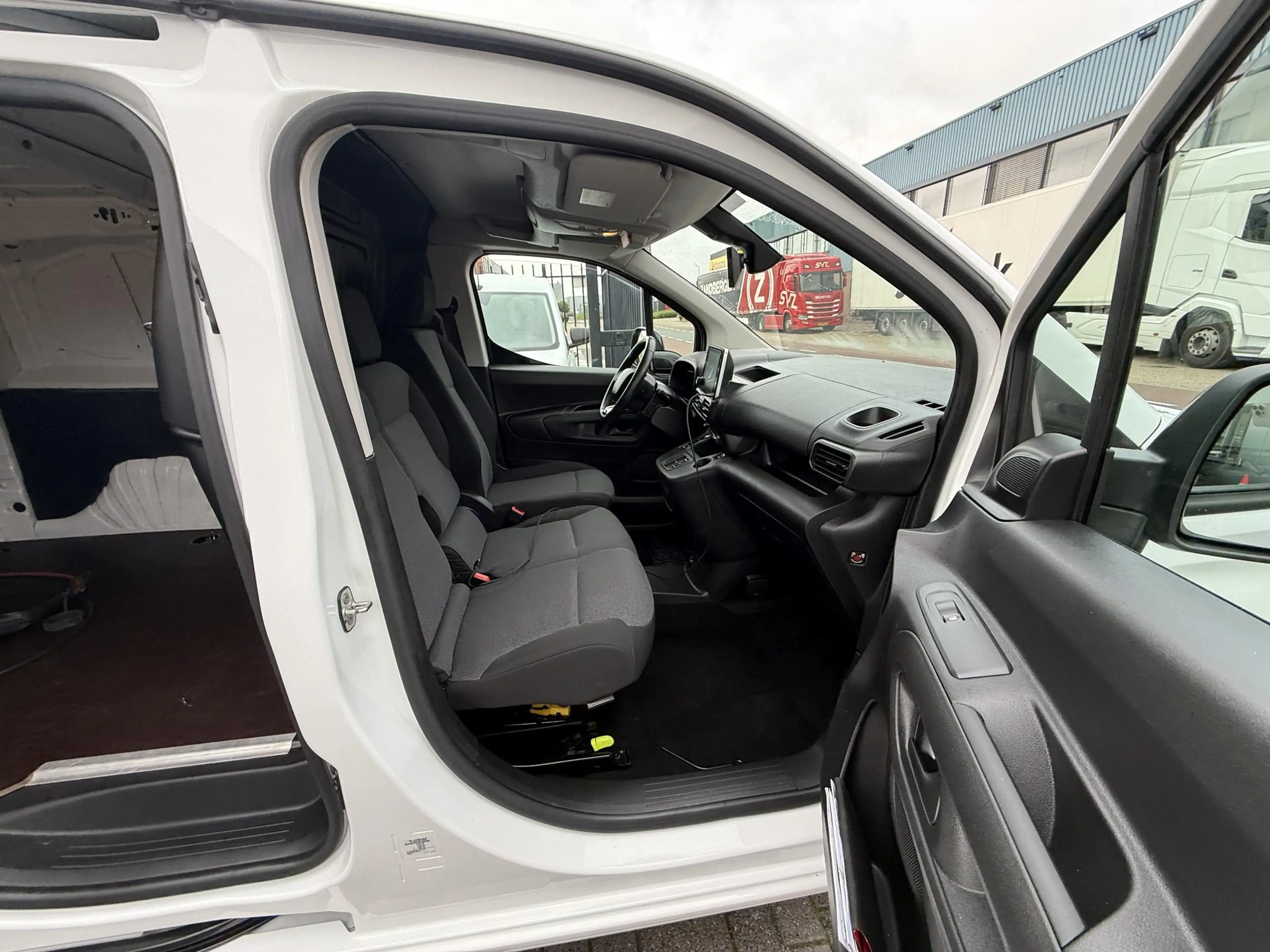 Citroen Berlingo ë-Berlingo Club 50 kWh 3 Zitplaatsen Climate Contr — photo 5