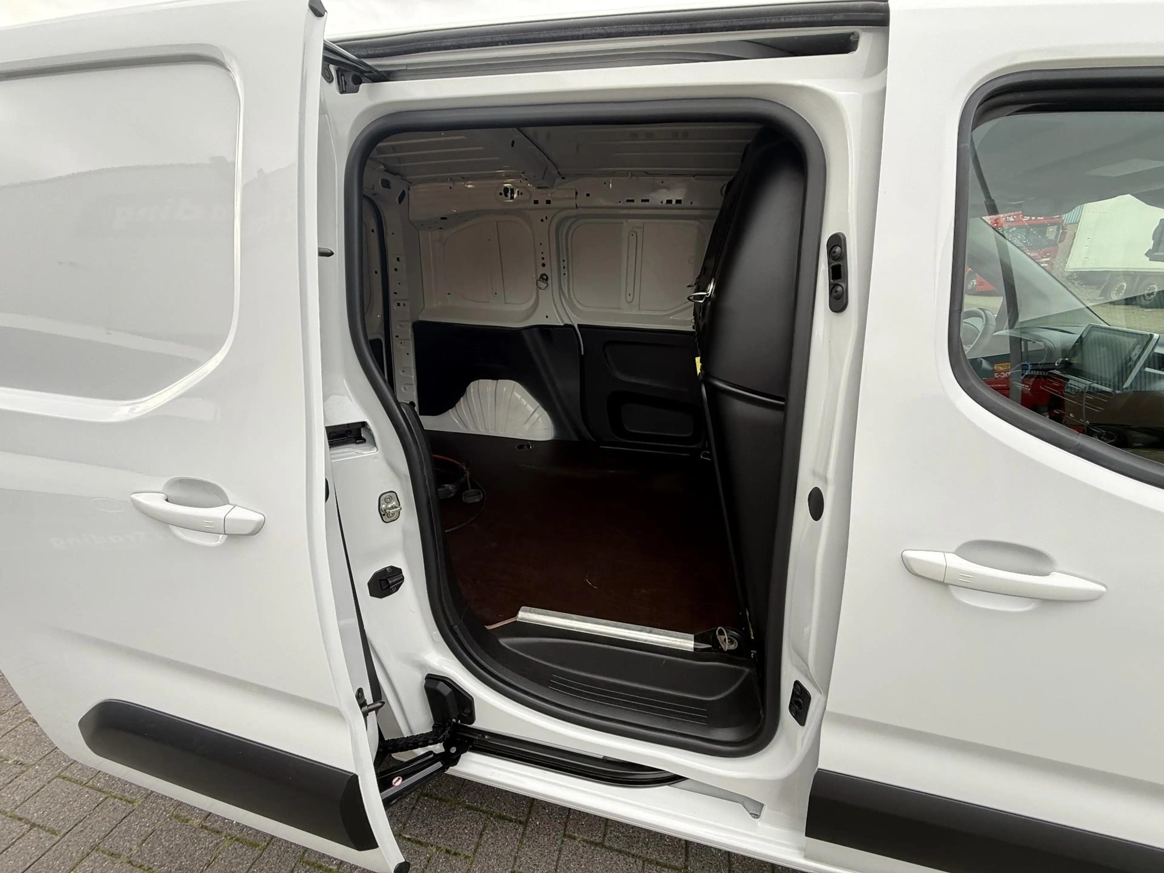 Citroen Berlingo ë-Berlingo Club 50 kWh 3 Zitplaatsen Climate Contr — photo 6