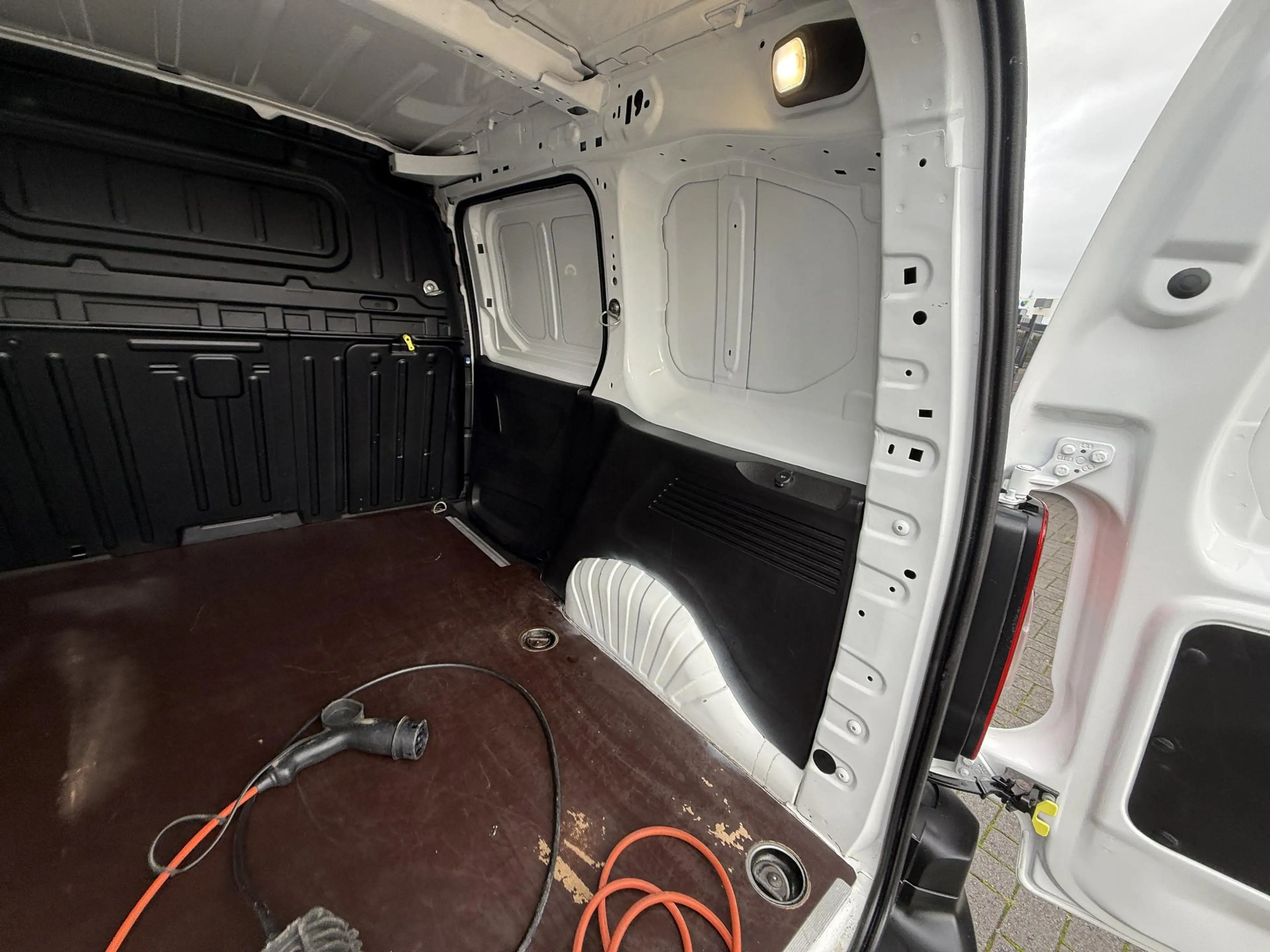Citroen Berlingo ë-Berlingo Club 50 kWh 3 Zitplaatsen Climate Contr — photo 8