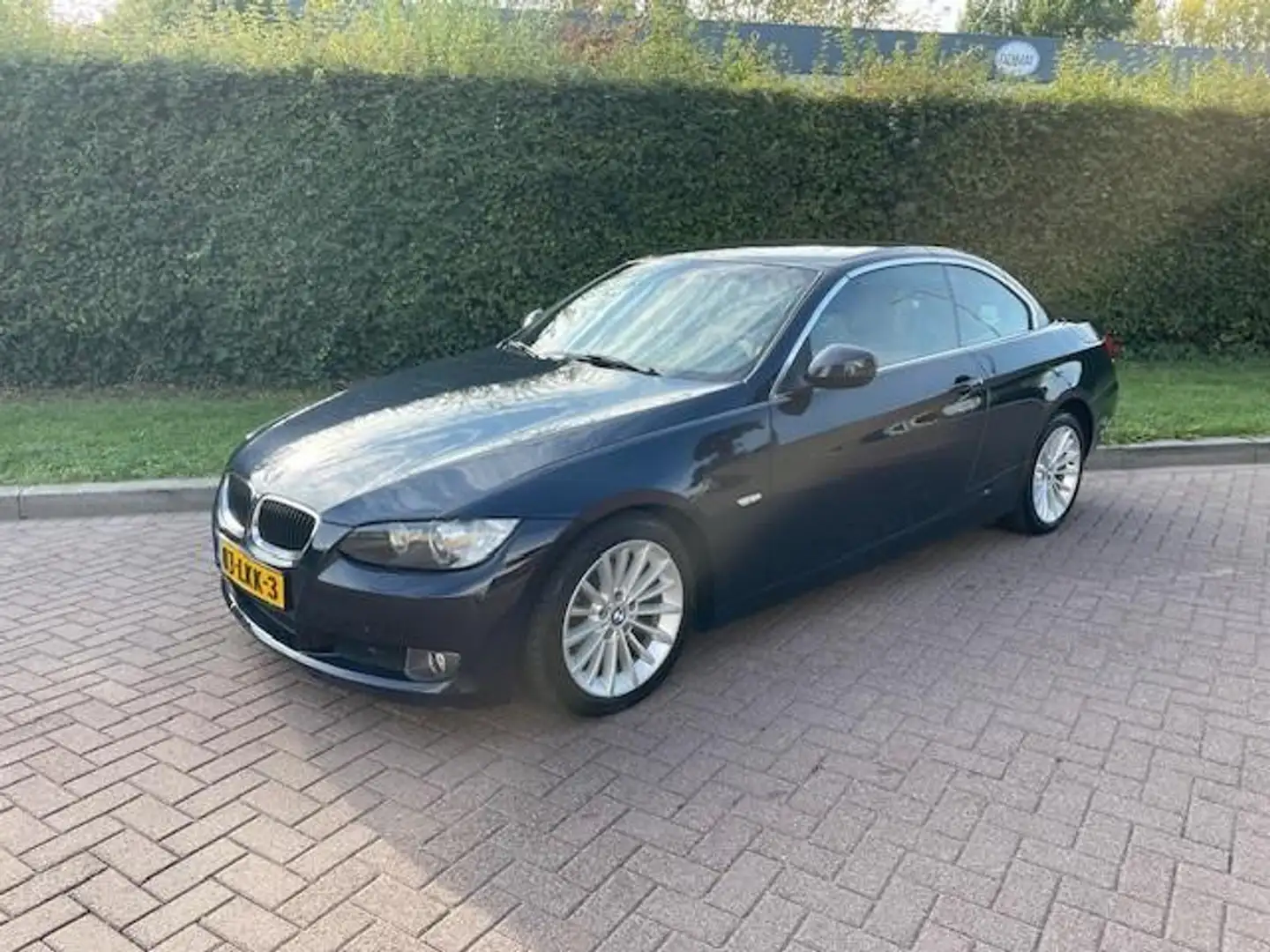 BMW 320 3-serie Cabrio 320i High Executive Blauw - 2