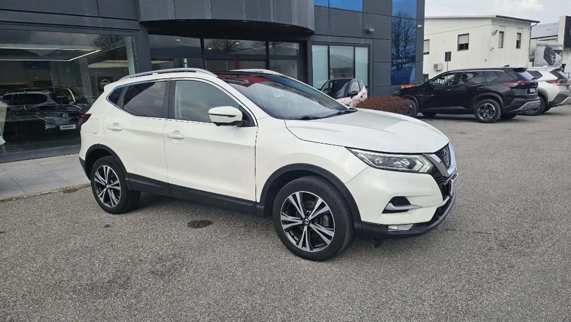 Nissan Qashqai 1.3 DIG-T 140 CV N-Connecta Weiß - 2