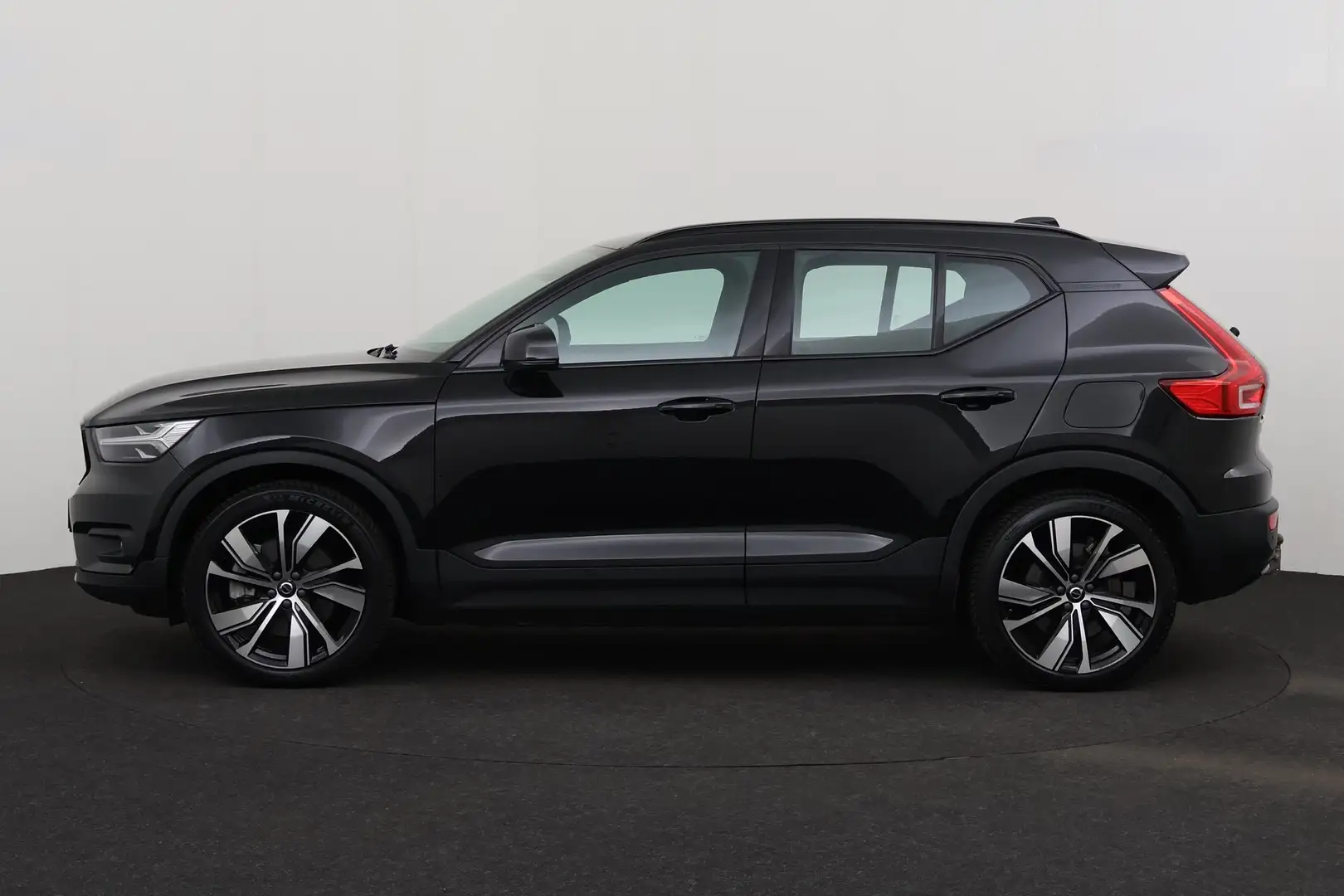 Volvo XC40 P8 R-DESIGN RECHARGE AWD 78 kWh + CARPLAY + GPS + Schwarz - 2