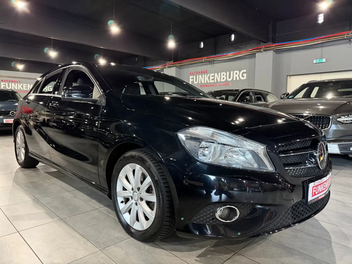 Mercedes-Benz A 180 STHZ/AUT/LEDER/NAVI/SHZ/PDC/TEMPOMAT Schwarz - 1