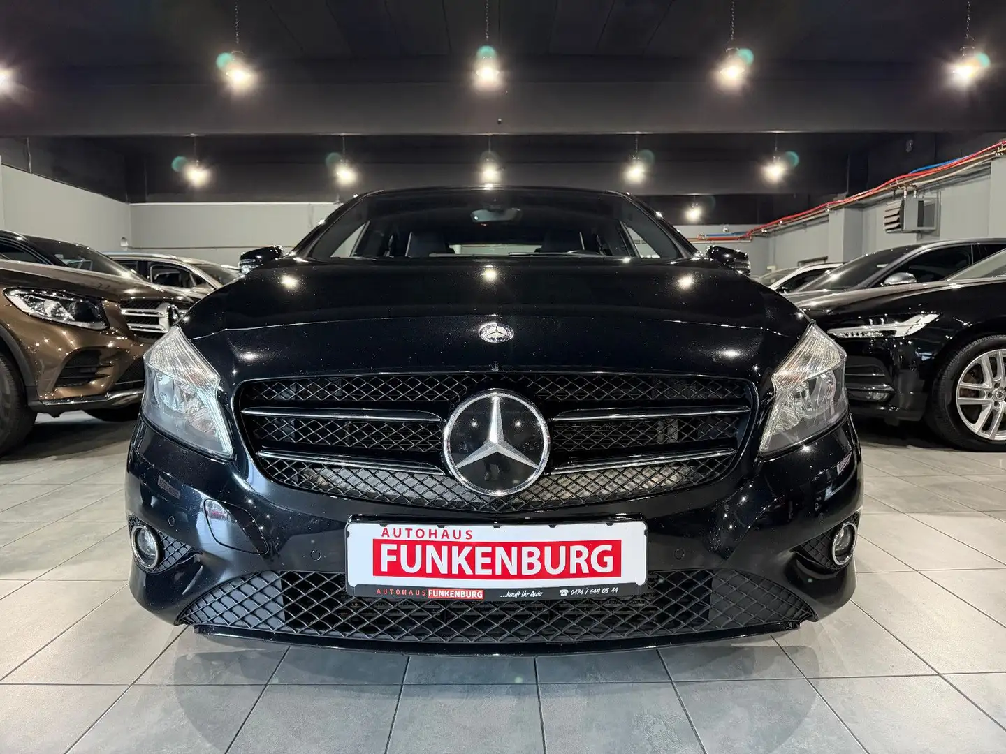 Mercedes-Benz A 180 STHZ/AUT/LEDER/NAVI/SHZ/PDC/TEMPOMAT Schwarz - 2