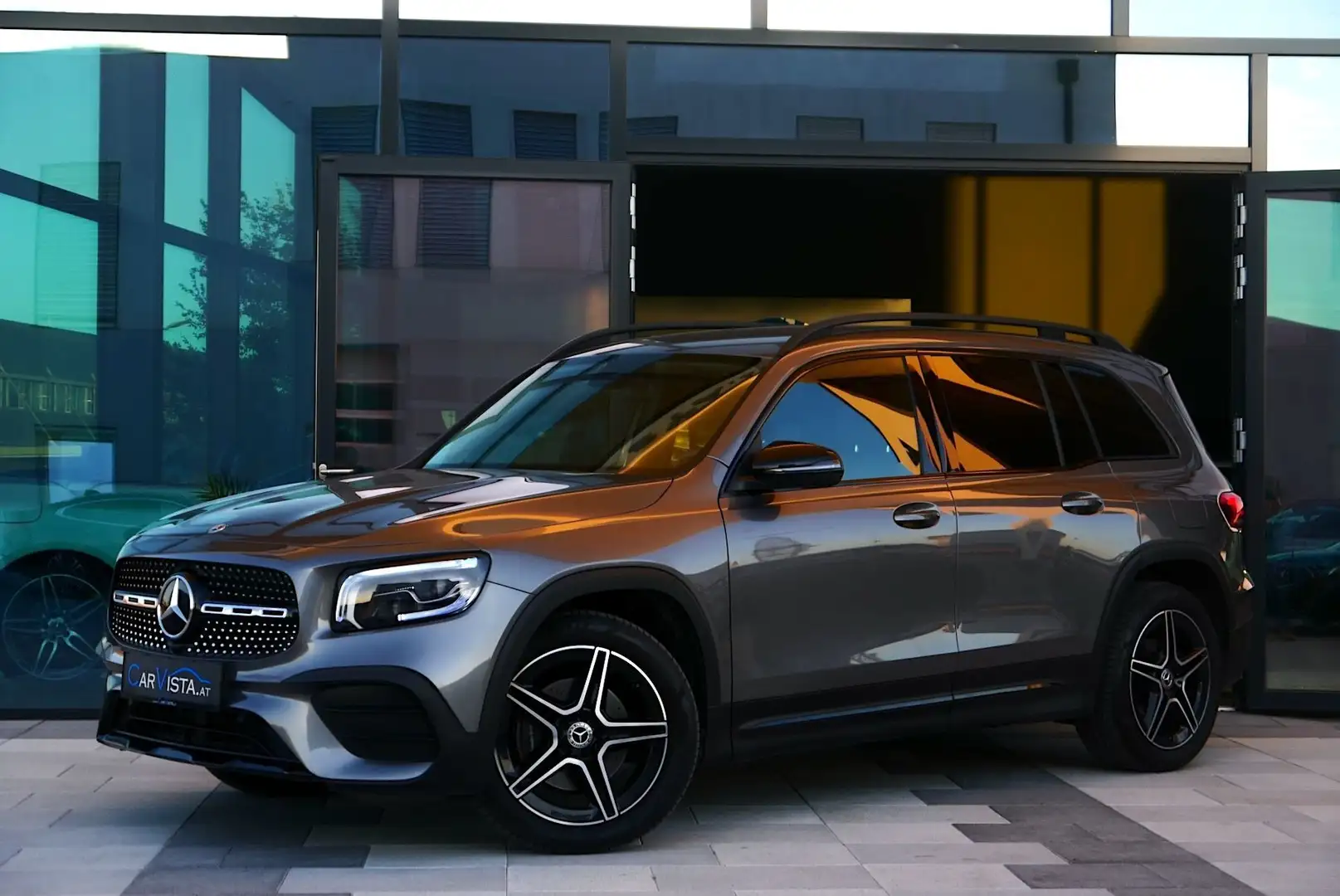 Mercedes-Benz GLB 200 d AMG Line Aut. *Widescreen - Multibeam LED* Silber - 1