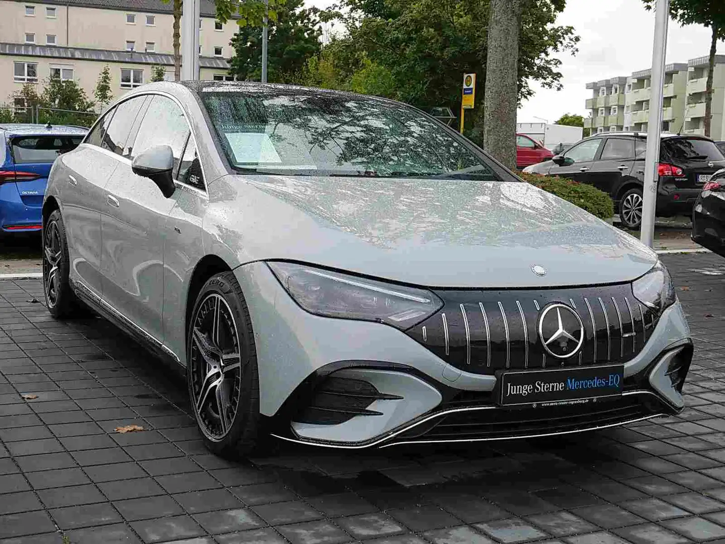 Mercedes-Benz EQE 43 4M PREMIUM+PANO+DIGITALLIGHT+AIRMATIC Grau - 2