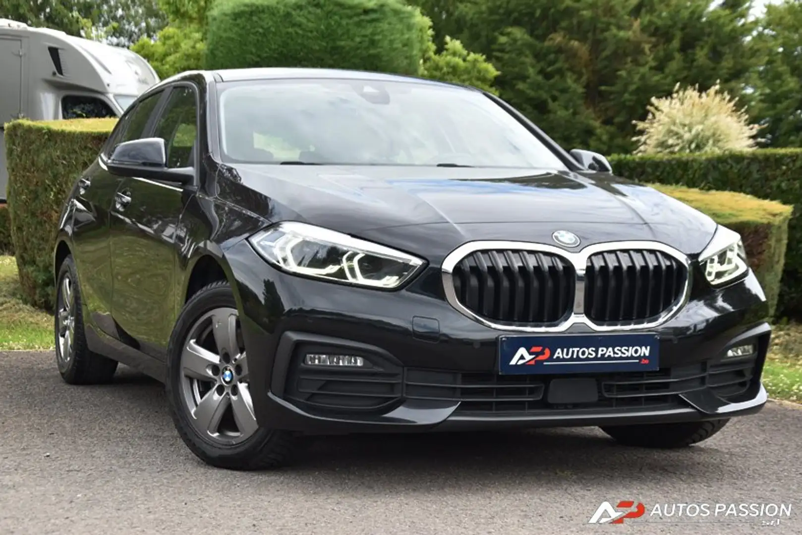 BMW 116 dA Business | LED | Carplay | PDC | Pack Safety Zwart - 1