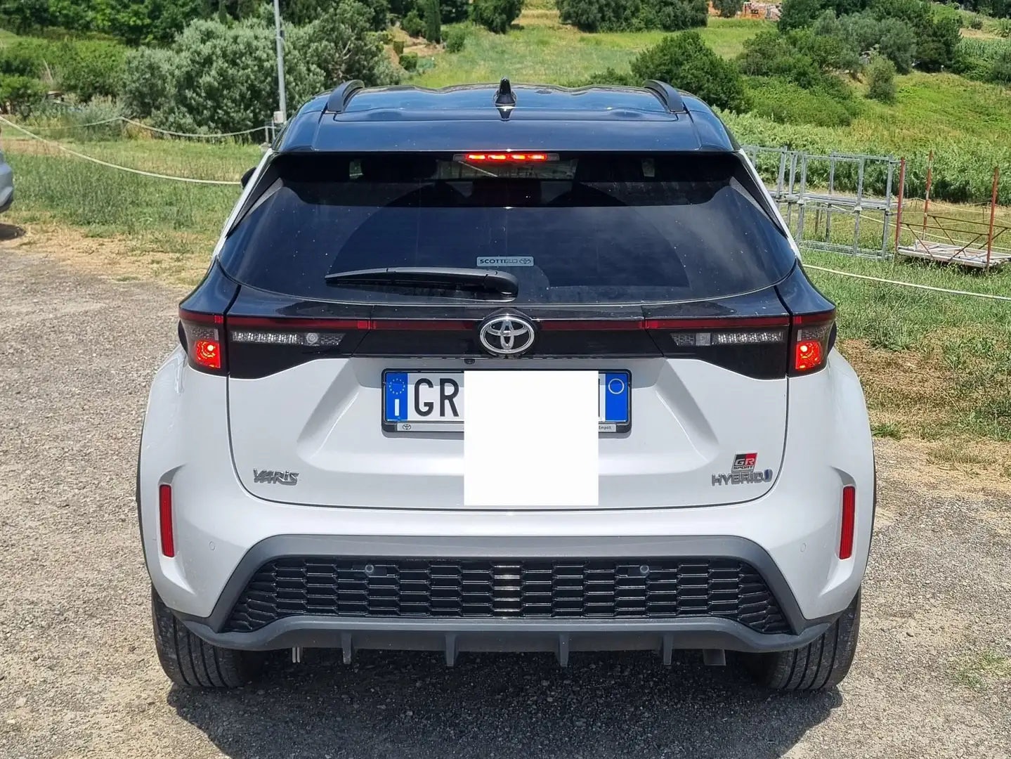 Toyota Yaris Cross 1,5h GR Sport Black Sky  116cv e-cvt Grigio - 2