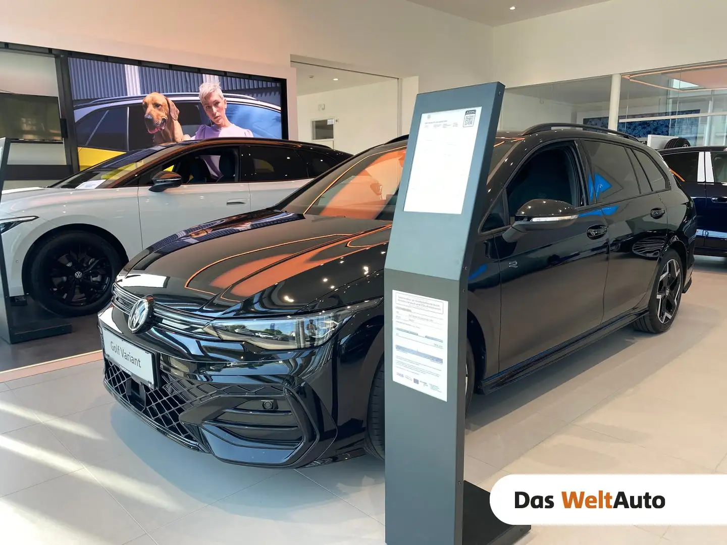 Volkswagen Golf Variant R-Line mHeV DSG Schwarz - 1