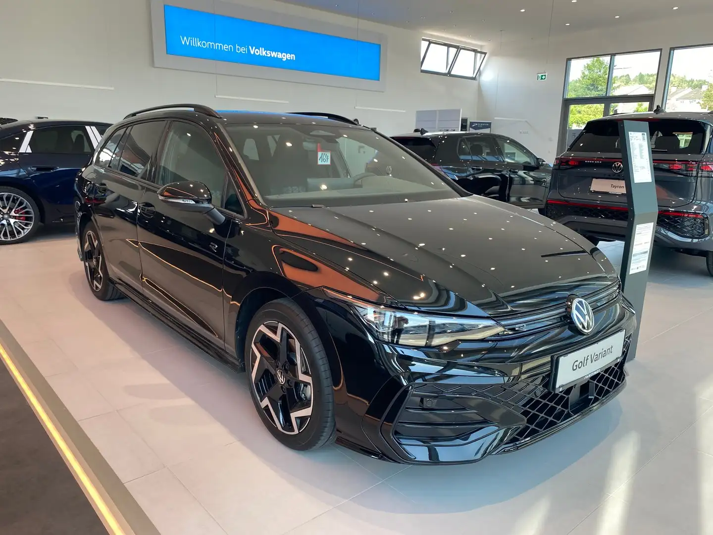 Volkswagen Golf Variant R-Line mHeV DSG Schwarz - 2