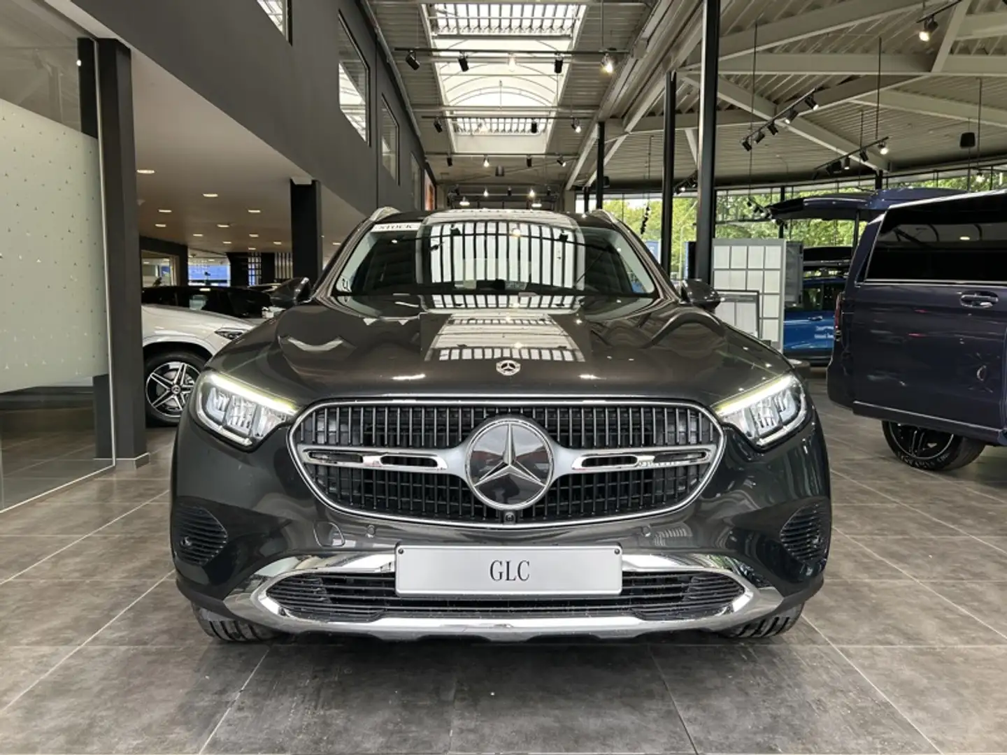 Mercedes-Benz GLC 200 Grau - 2
