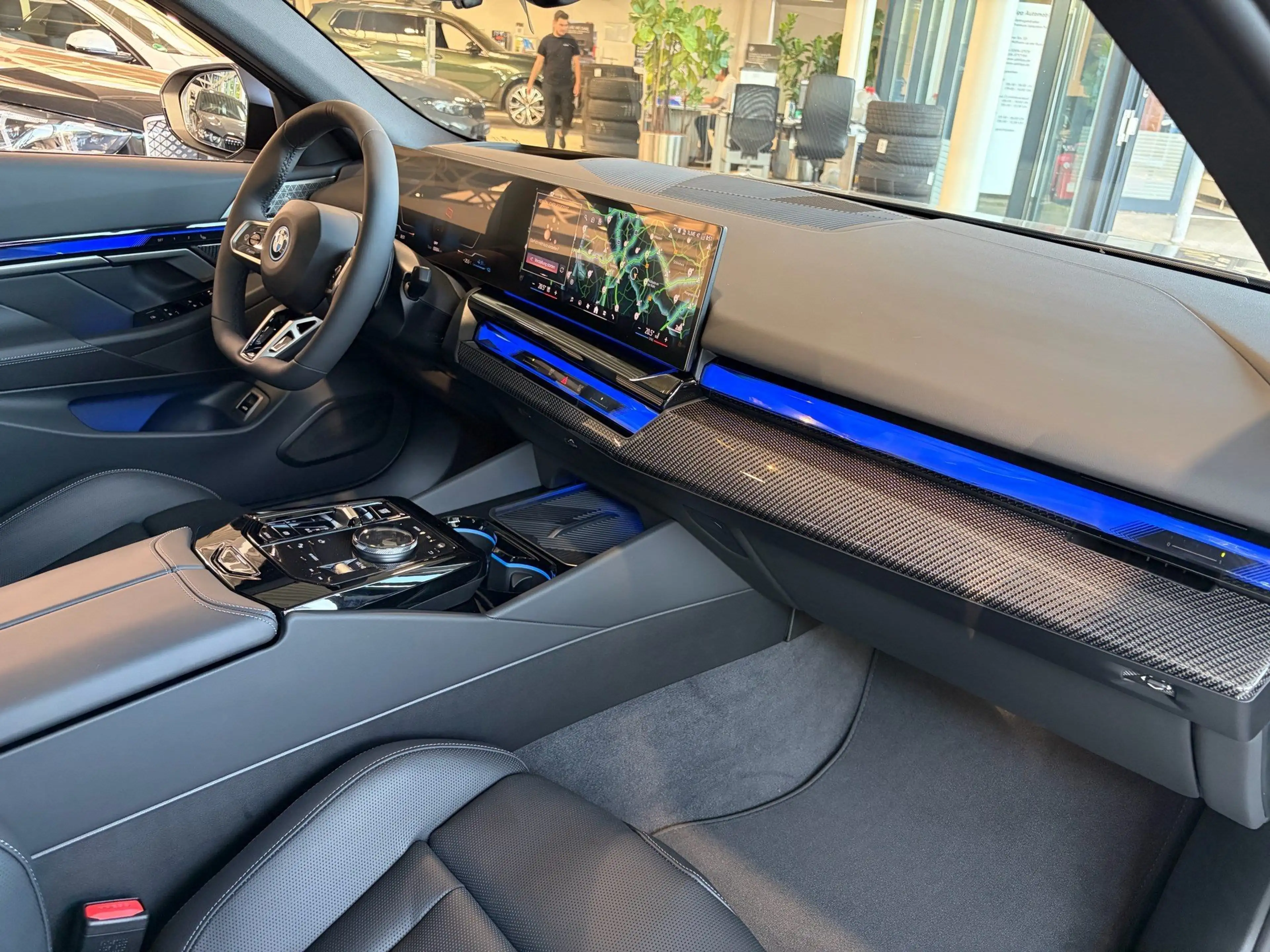 BMW 550 e xDrive M SportPro 21"B&W AHK Pano 360° DrivingPr — photo 5