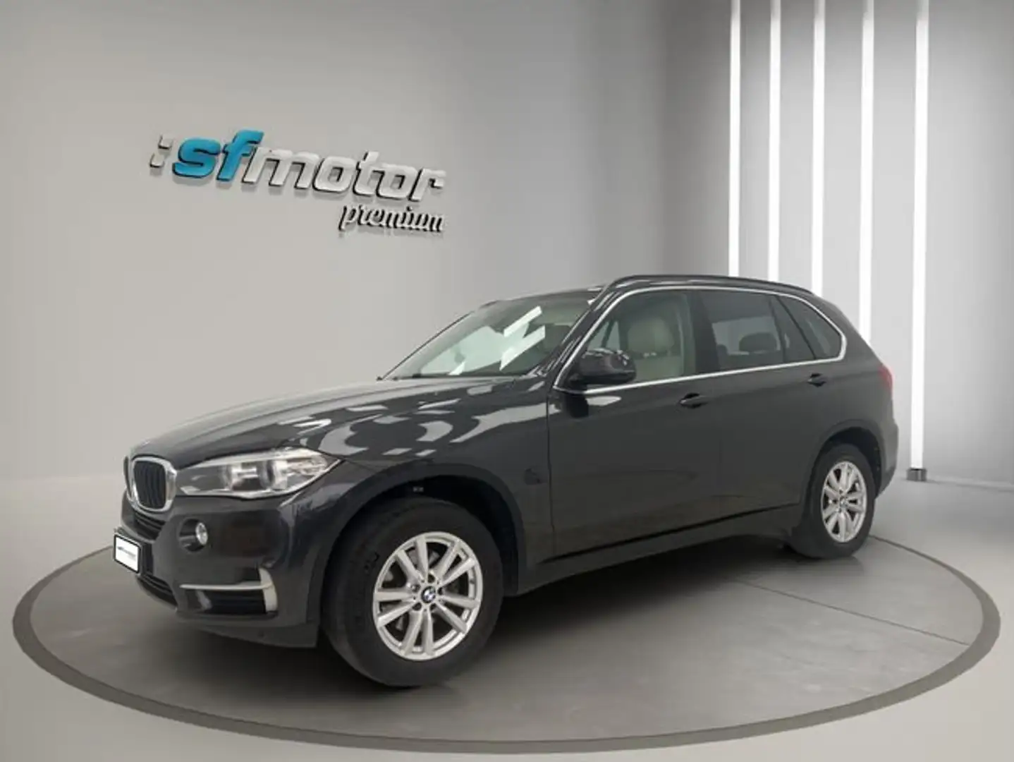 BMW X5 xDrive 25dA Schwarz - 1
