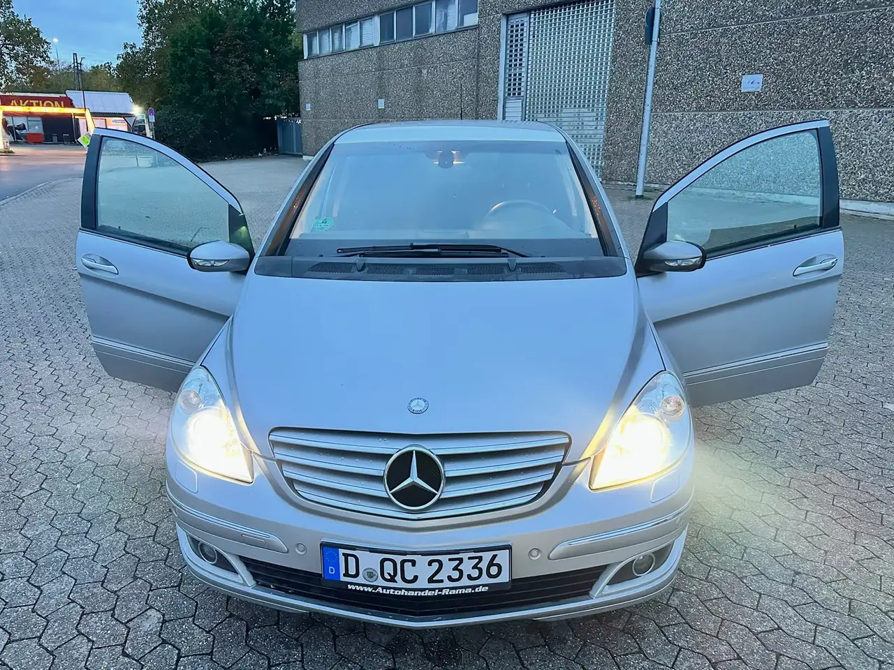 Mercedes-Benz B 220