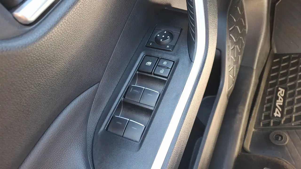Toyota RAV 4 снимка Toyota RAV 4