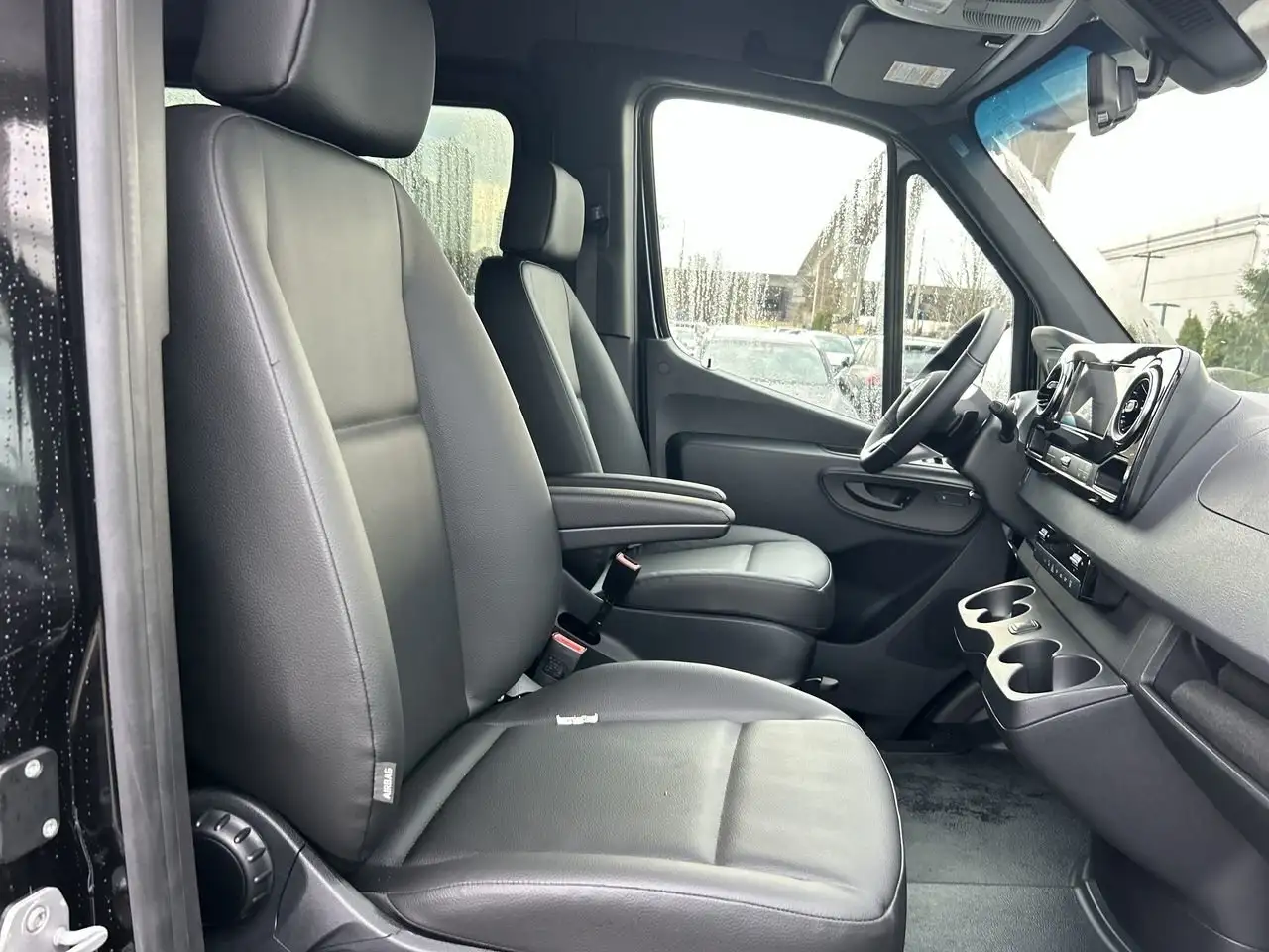 Mercedes-Benz Sprinter снимка Mercedes-Benz Sprinter