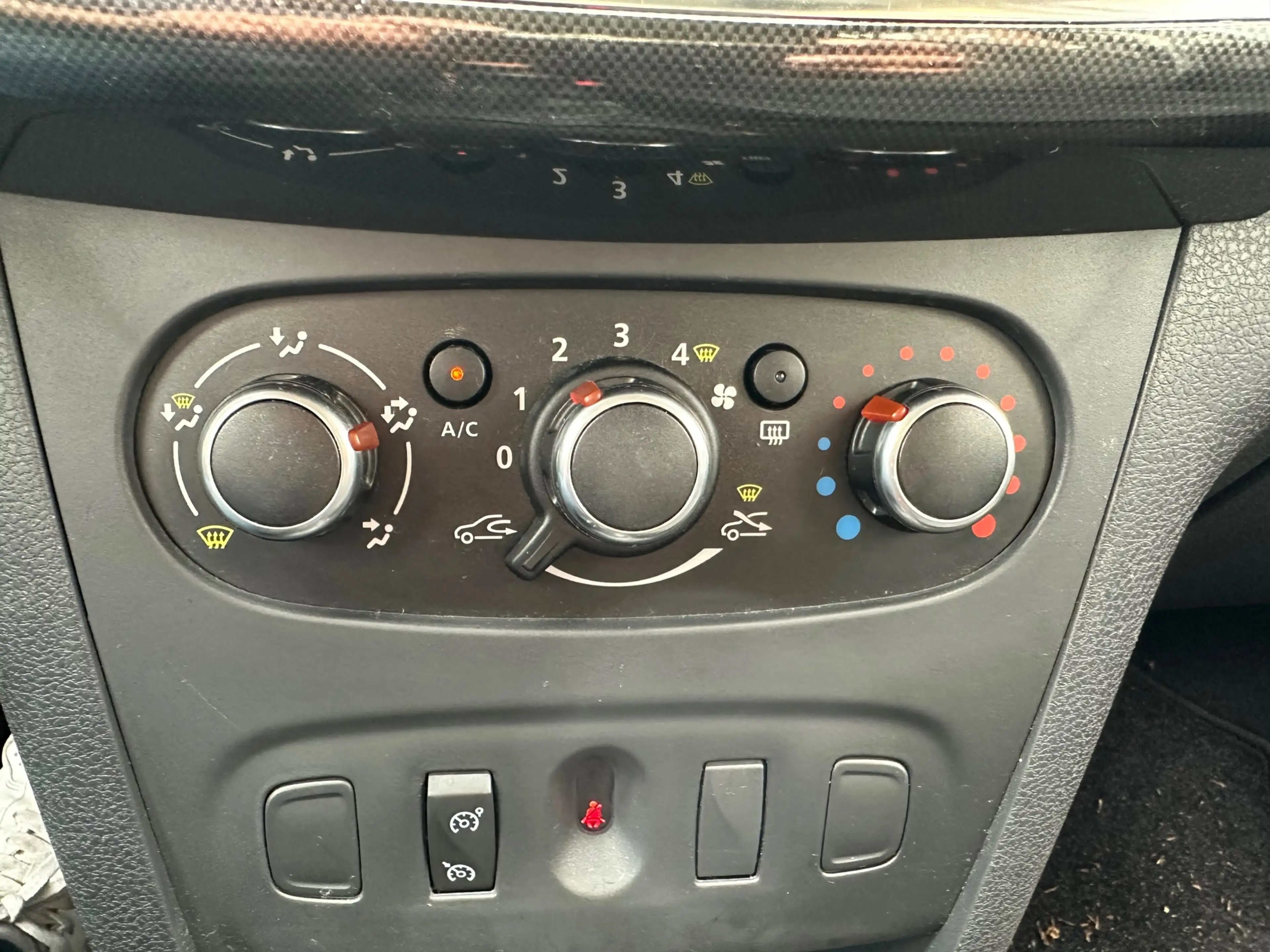 Dacia Logan MCV 0.9 TCe Laureate / Airco / Navi / PDC / Cruise — photo 11
