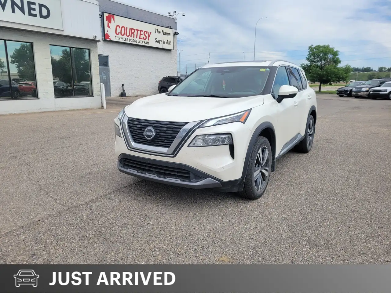 2023 Nissan Rogue SL — photo 1
