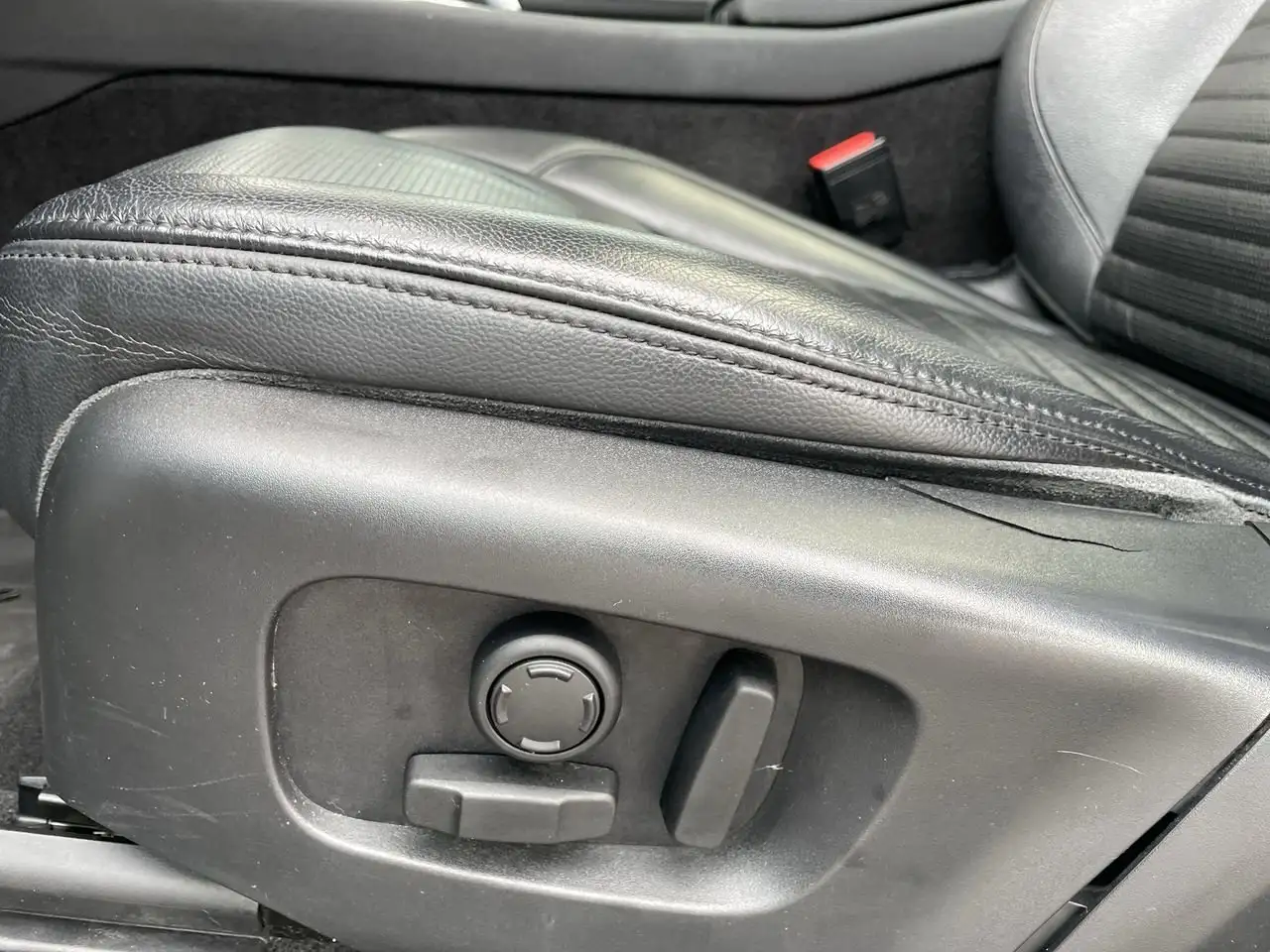 Land Rover Discovery Sport снимка Land Rover Discovery Sport