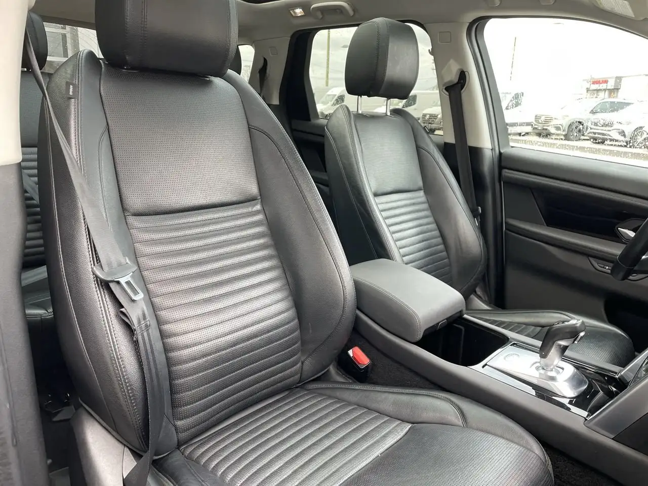 Land Rover Discovery Sport снимка Land Rover Discovery Sport