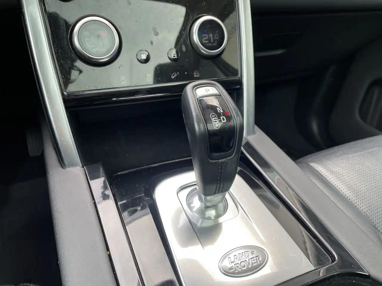 Land Rover Discovery Sport снимка Land Rover Discovery Sport